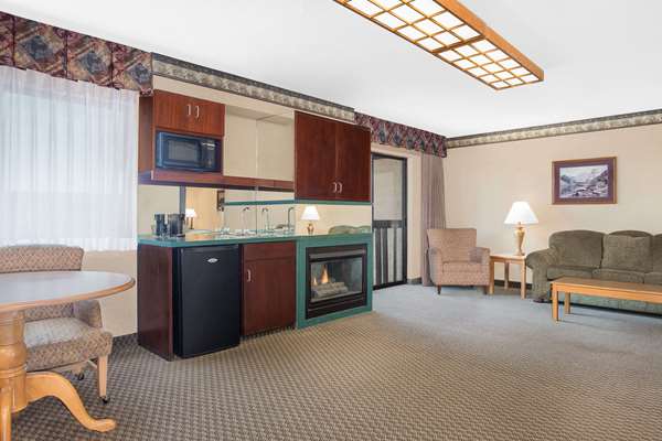 Suite - Ramada Hotel Waupaca