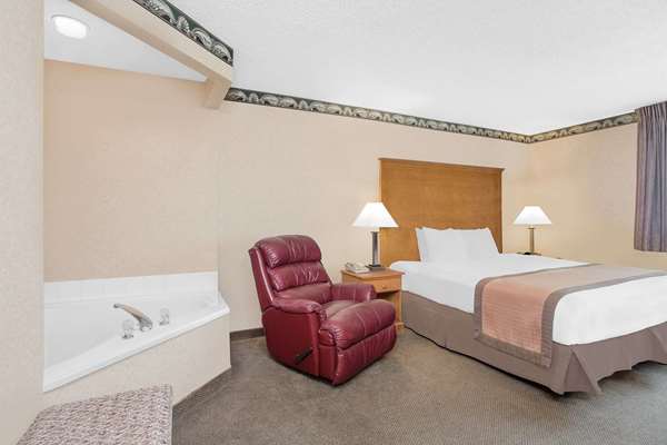 Suite - Ramada Hotel Waupaca