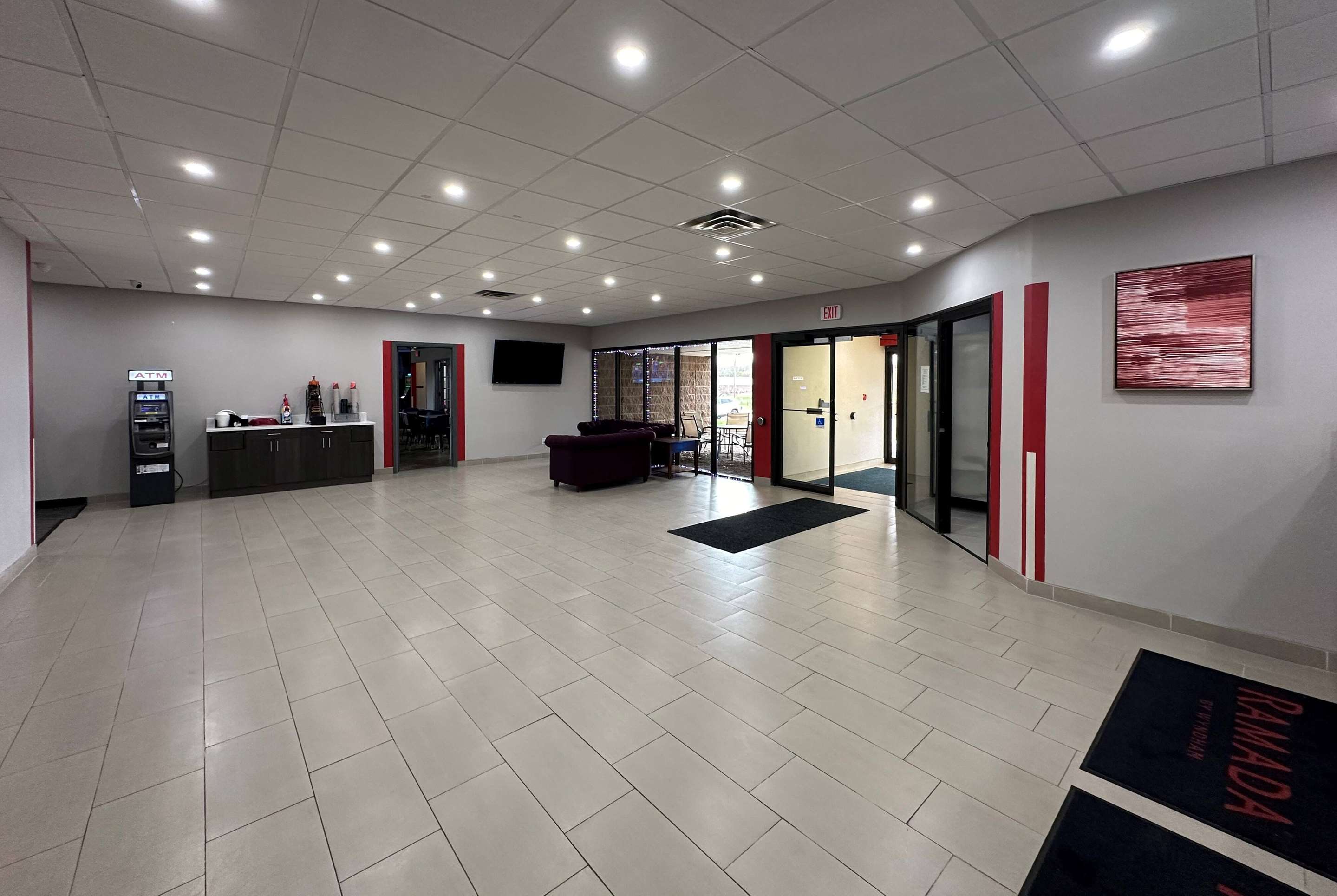 Lobby | Ramada by Wyndham Waupaca