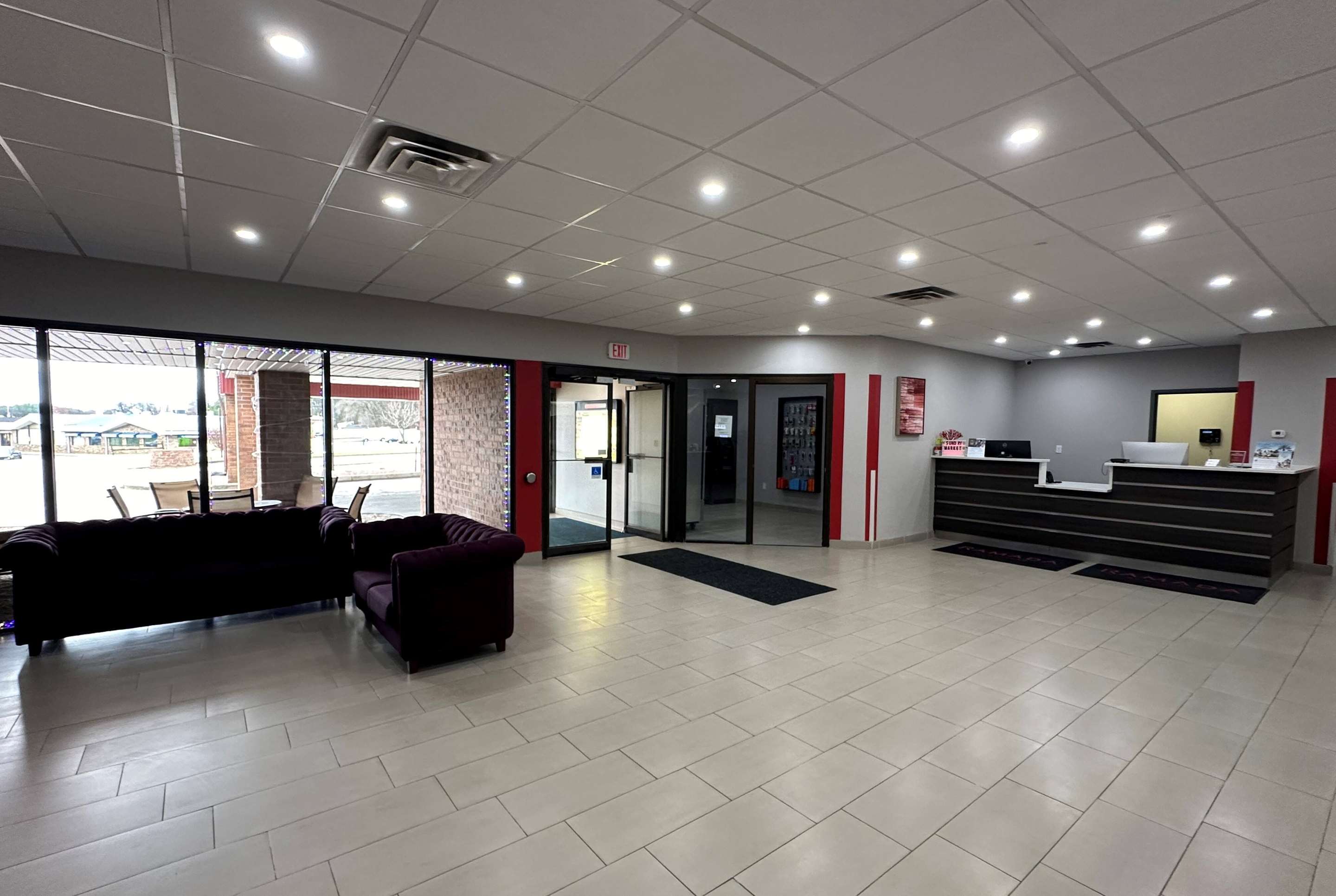 Lobby | Ramada by Wyndham Waupaca