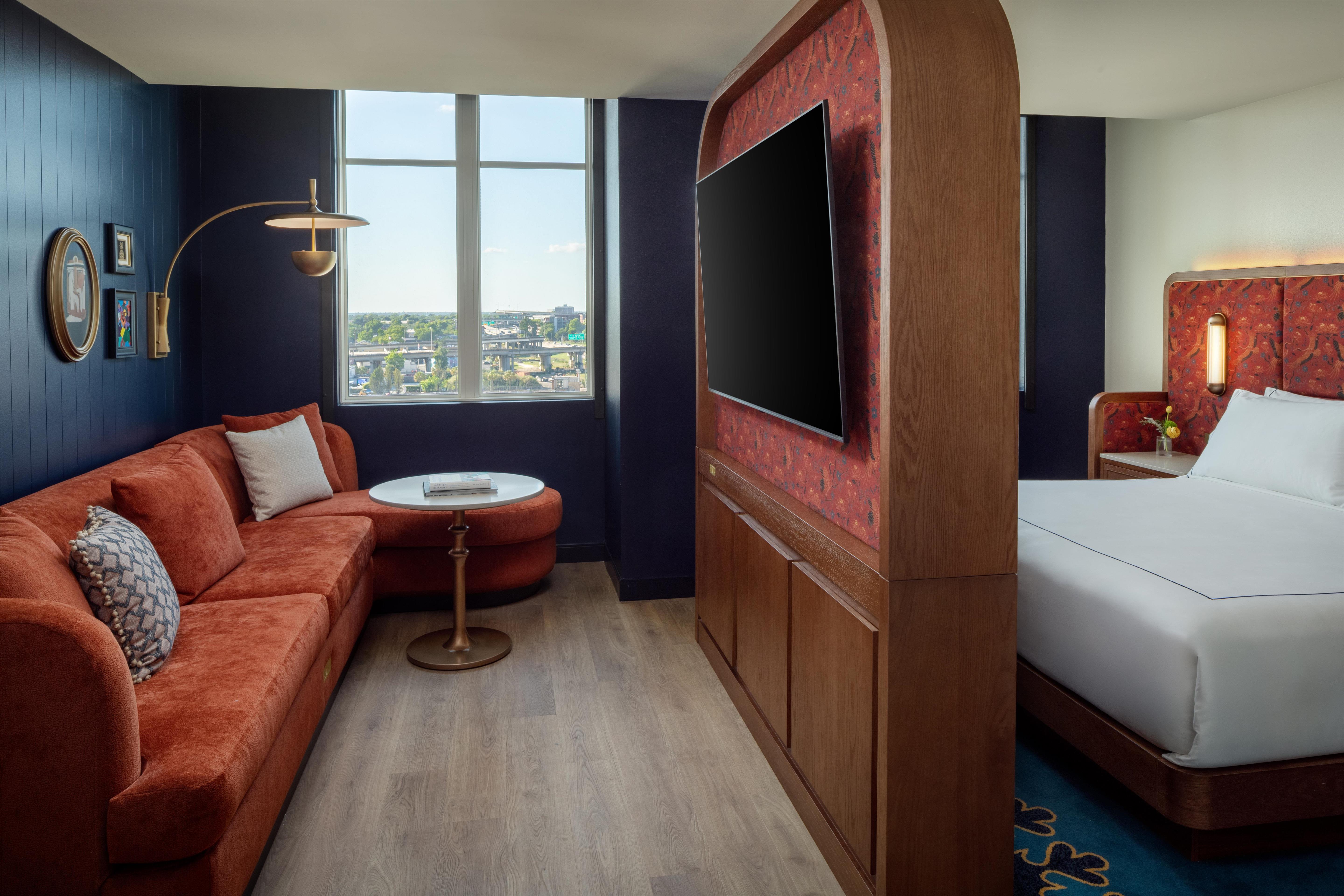 Hyatt Place Charleston/Historic District Room Type - Junior King Suite with One King Bed
