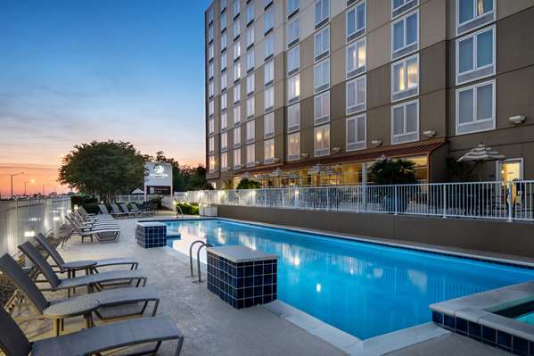 Pool - DoubleTree by Hilton Hotel Biloxi - I-110, Exit 1B