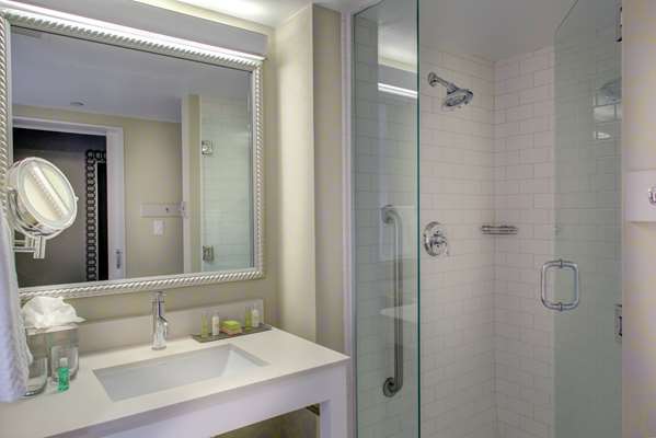  - DoubleTree by Hilton Hotel Biloxi - I-110, Exit 1B