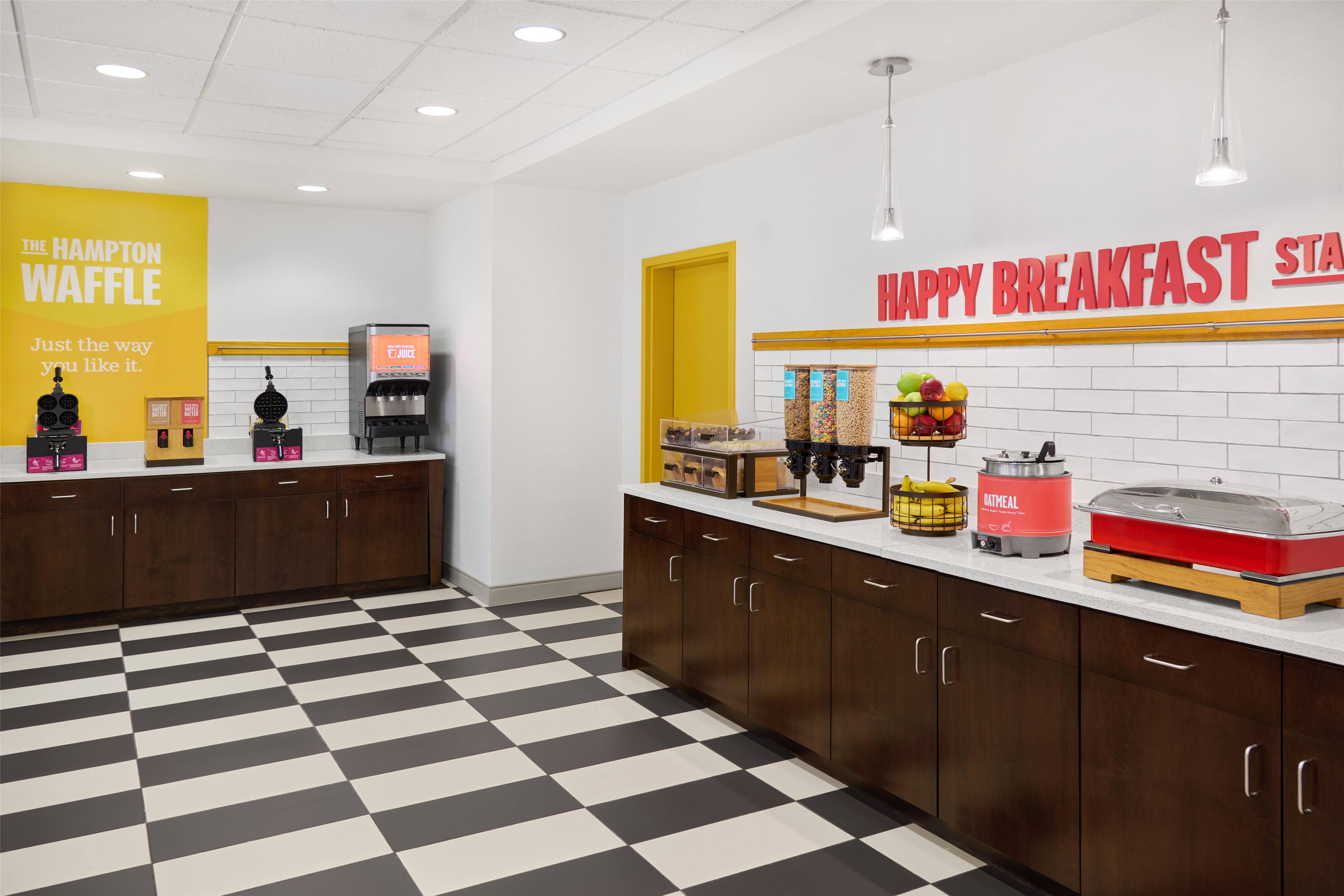 Breakfast Area | Hampton Inn Poplar Bluff