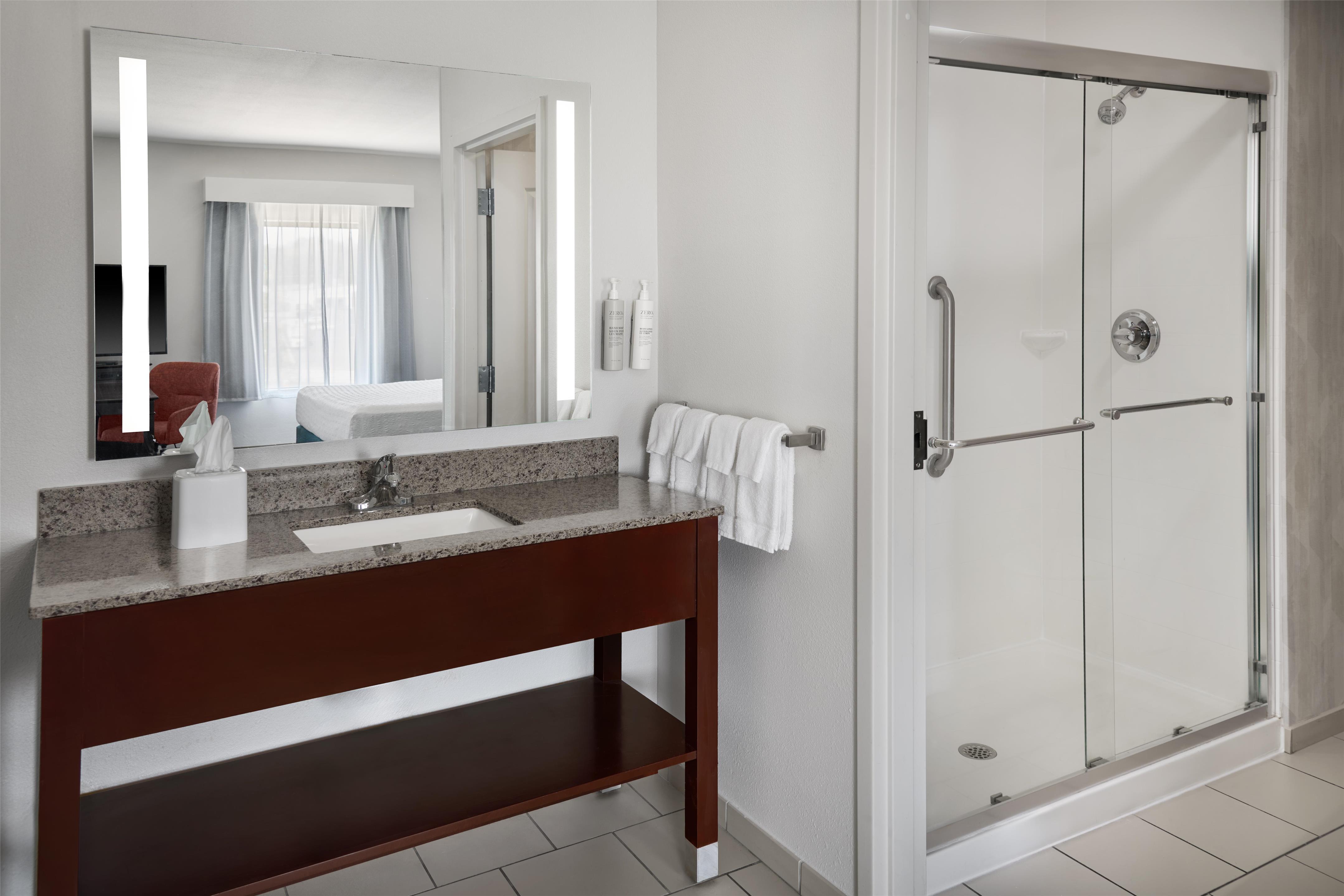 Guest room bath
