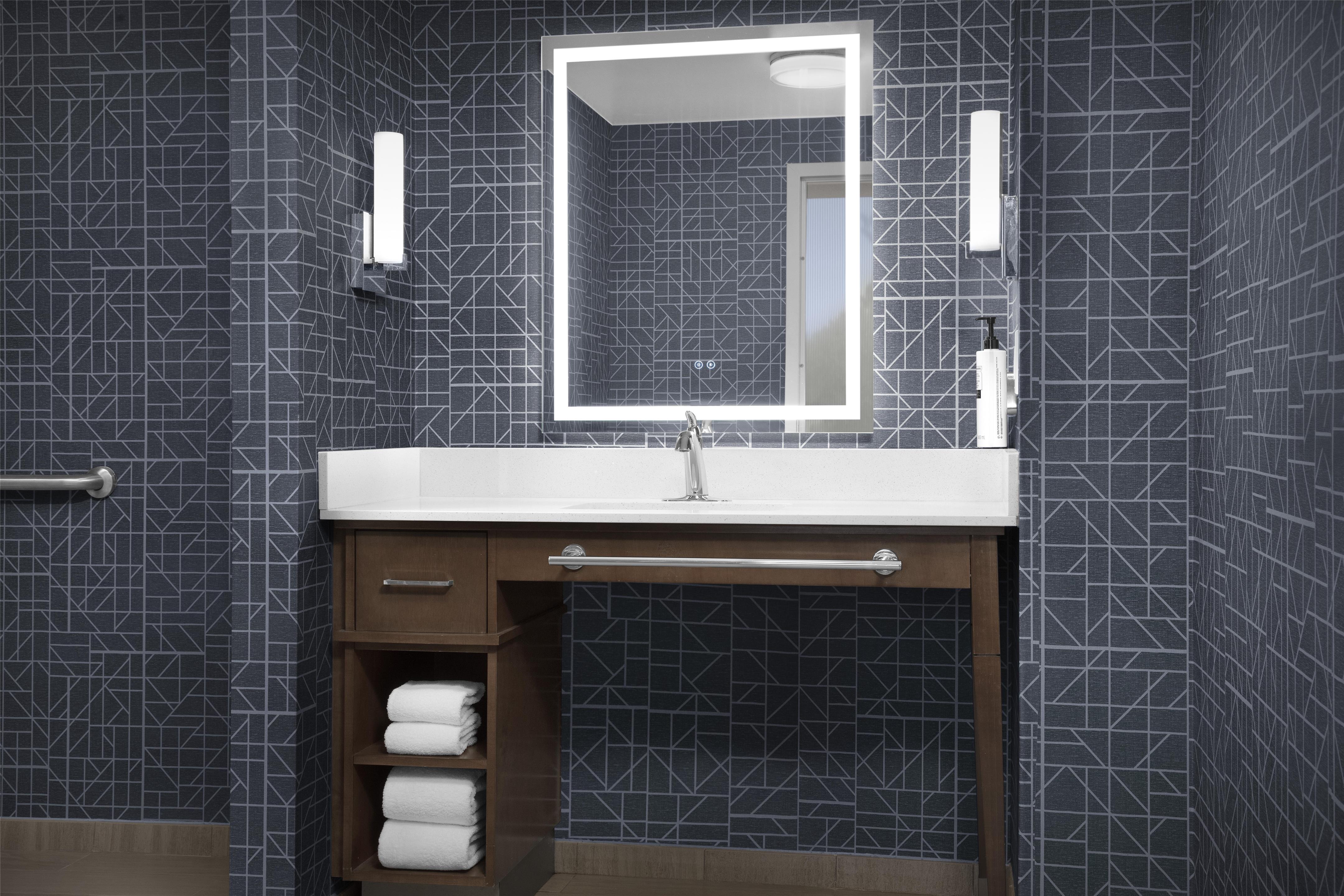 Guest room bath