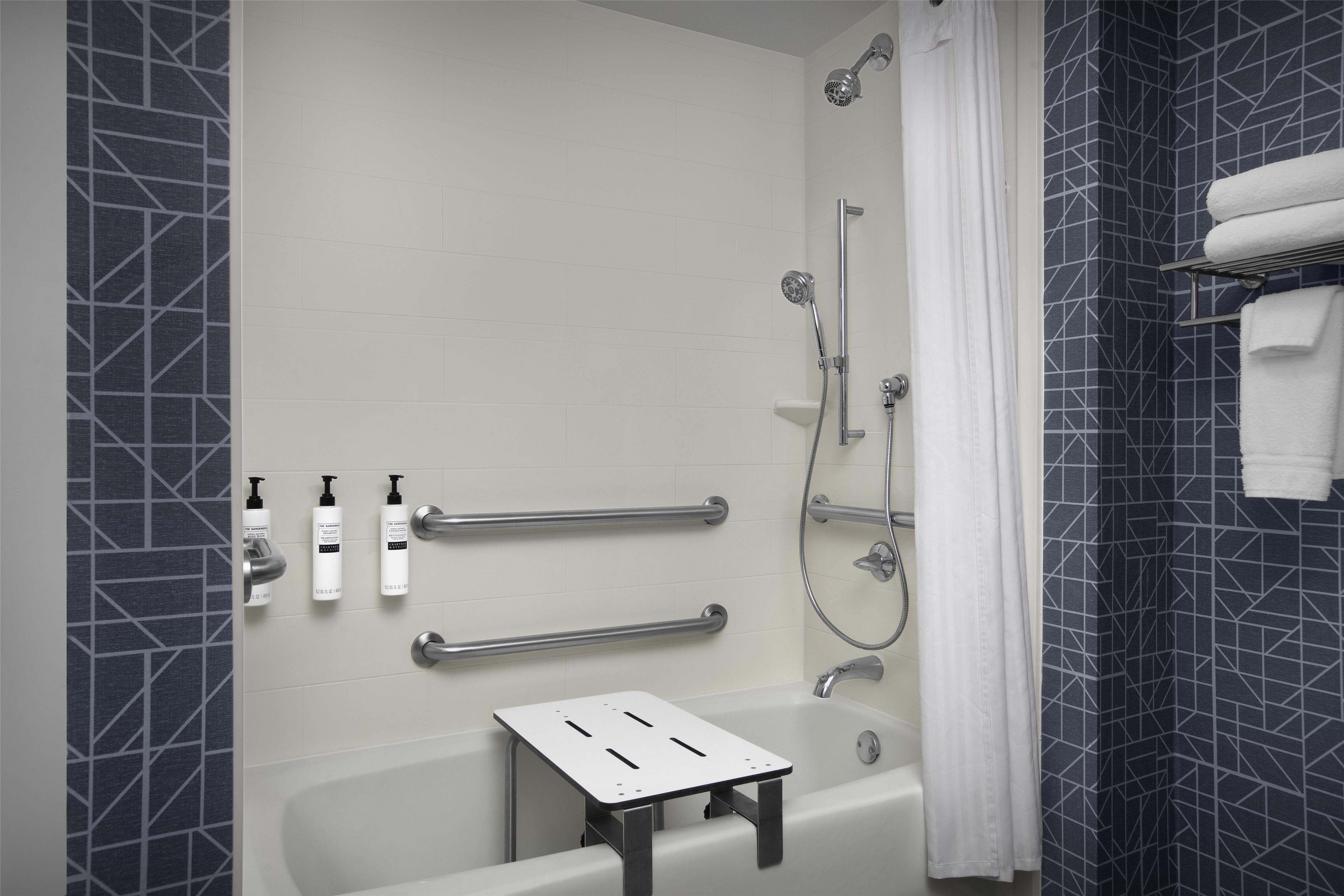 Guest room bath
