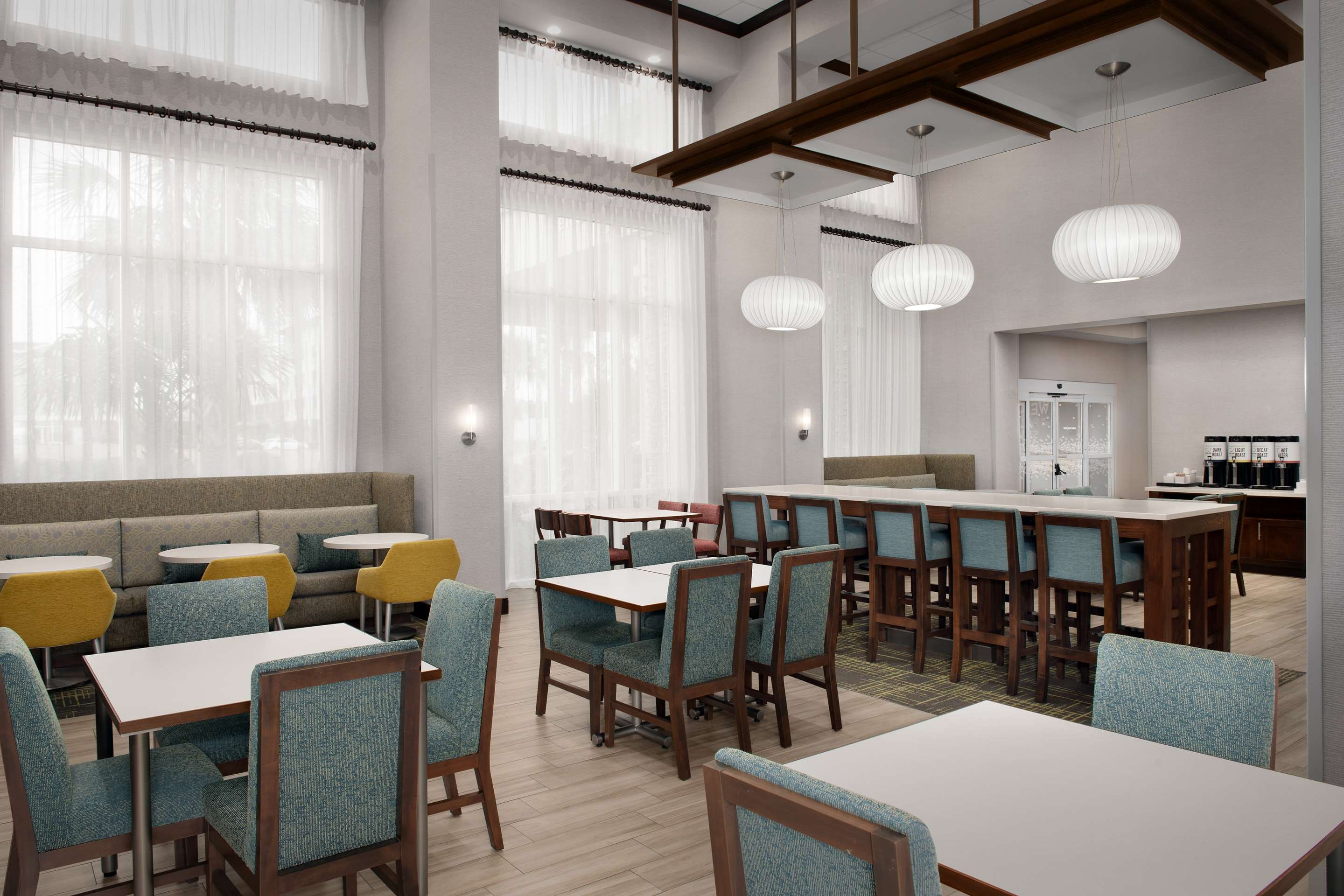 Breakfast Area | Hampton Inn & Suites Orangeburg