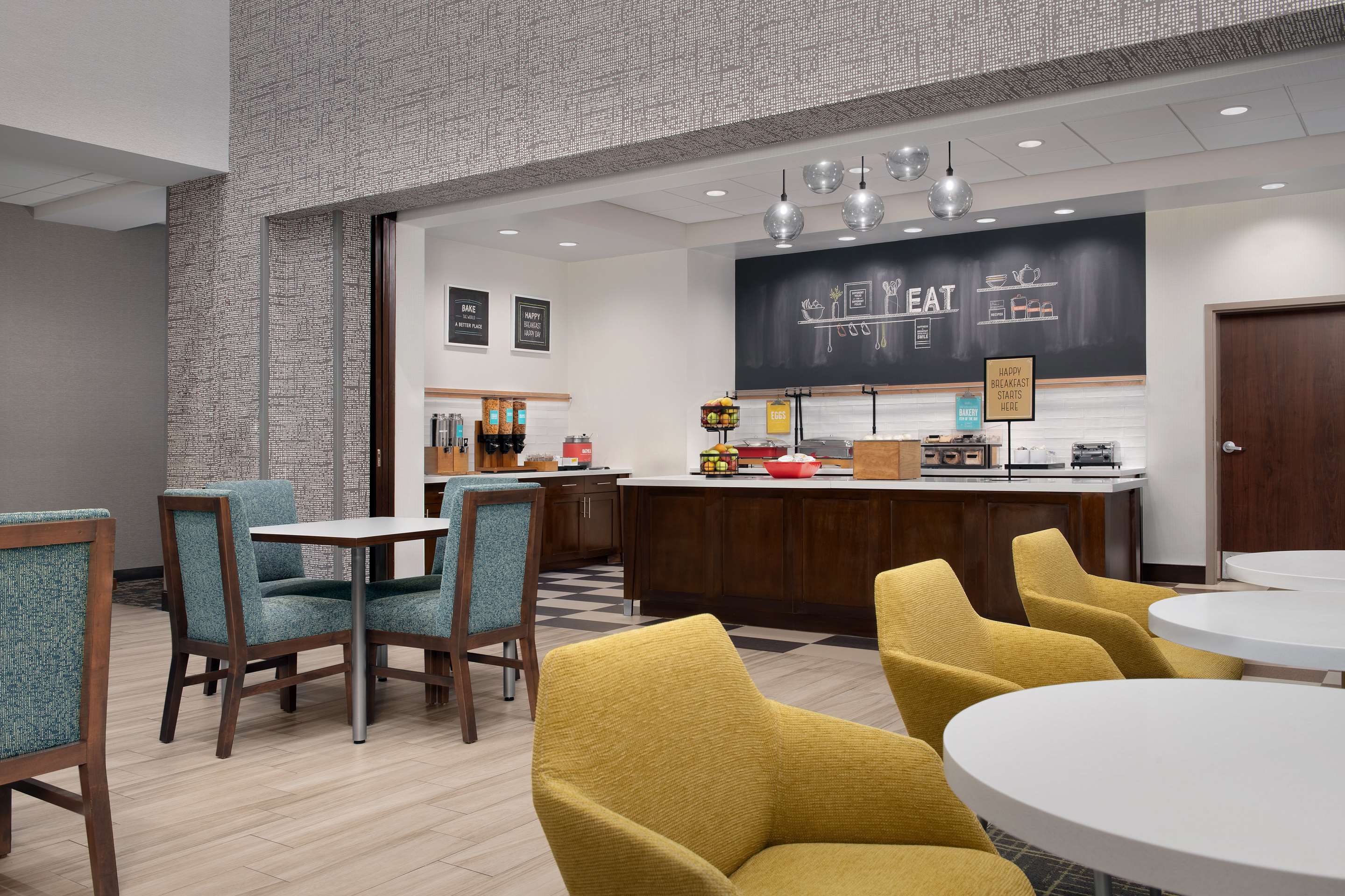 Breakfast Area | Hampton Inn & Suites Orangeburg