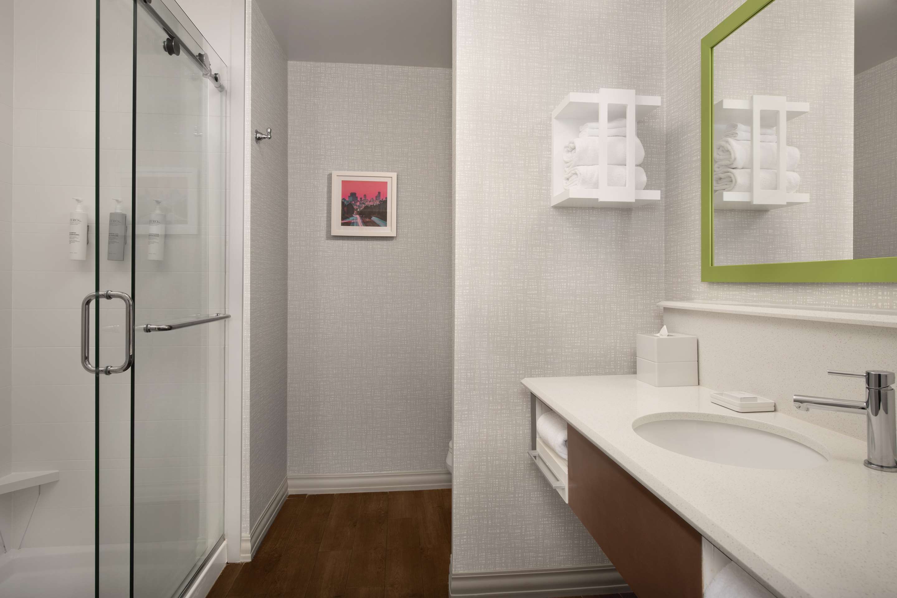 Guest room bath