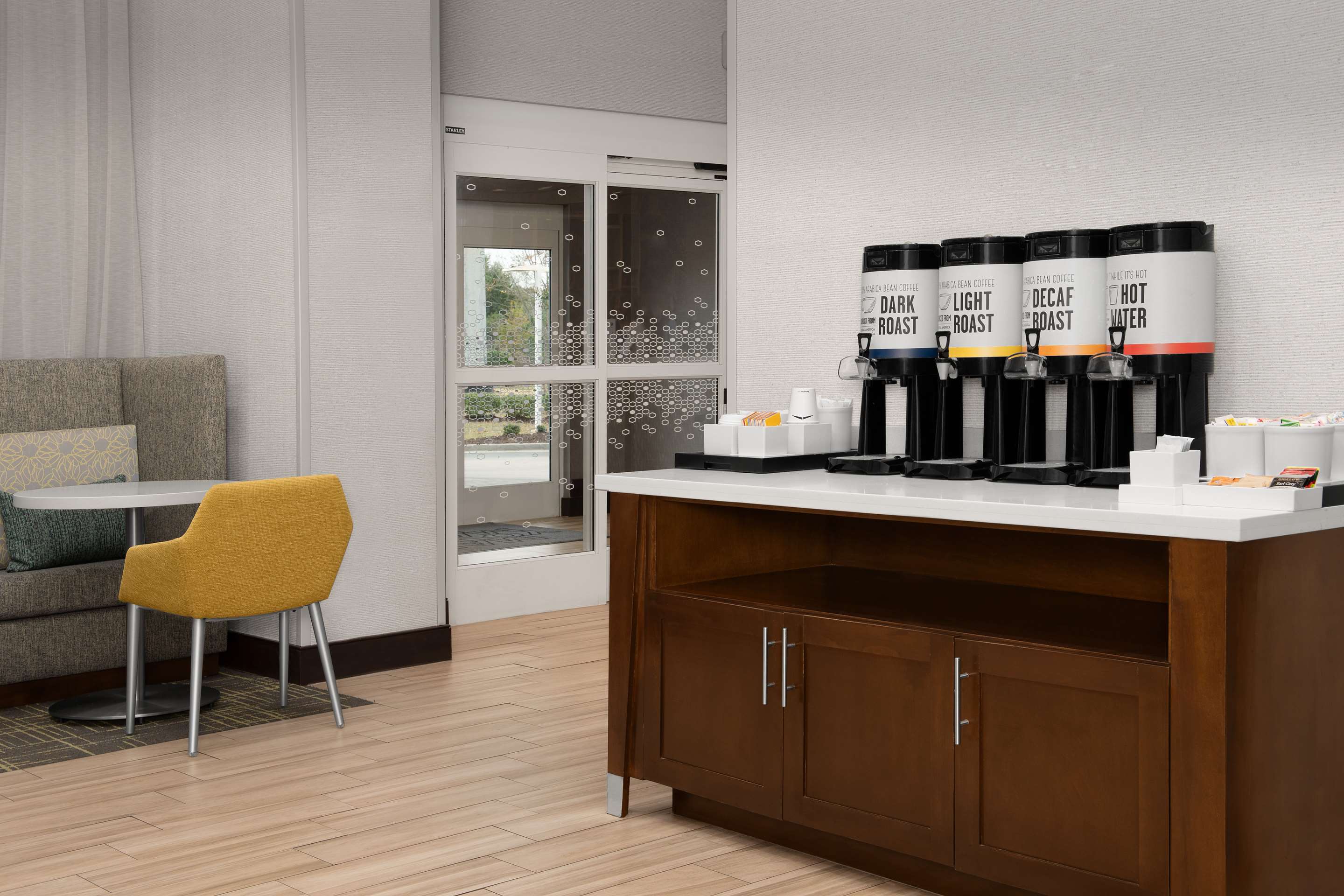 Breakfast Area | Hampton Inn & Suites Orangeburg