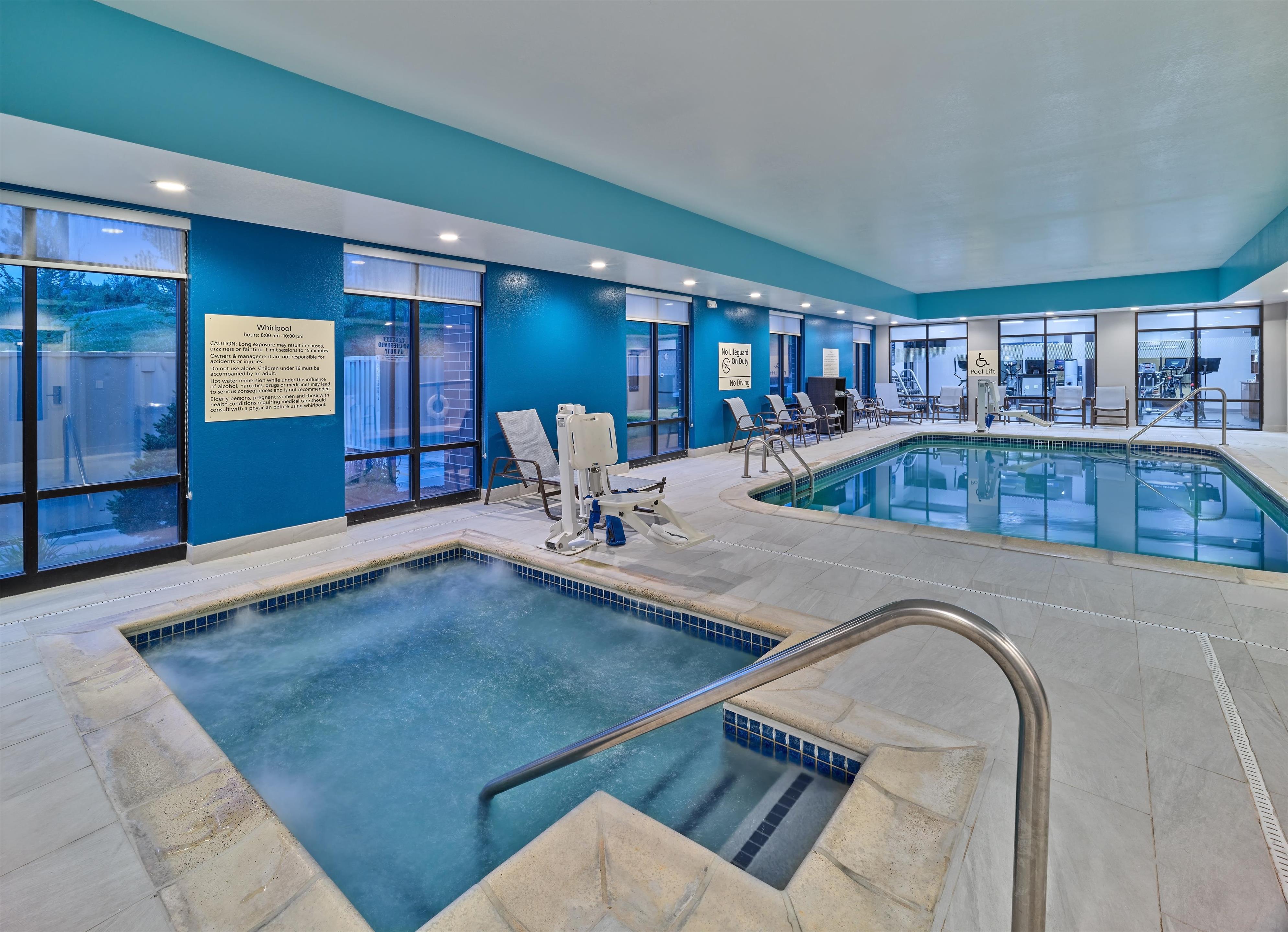 Pool | Hampton Inn Omaha Midtown-Aksarben Area