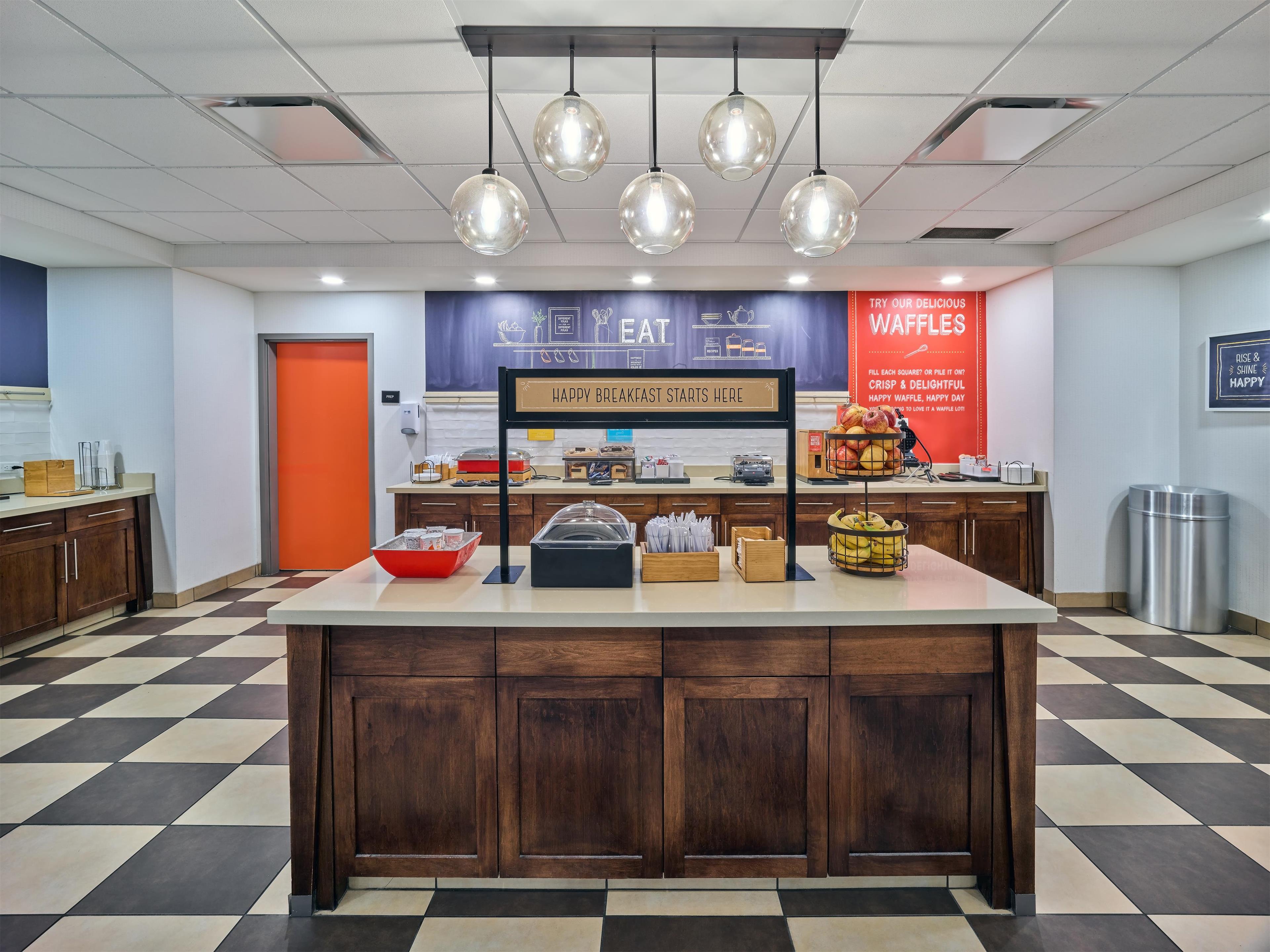 Breakfast Area | Hampton Inn Omaha Midtown-Aksarben Area