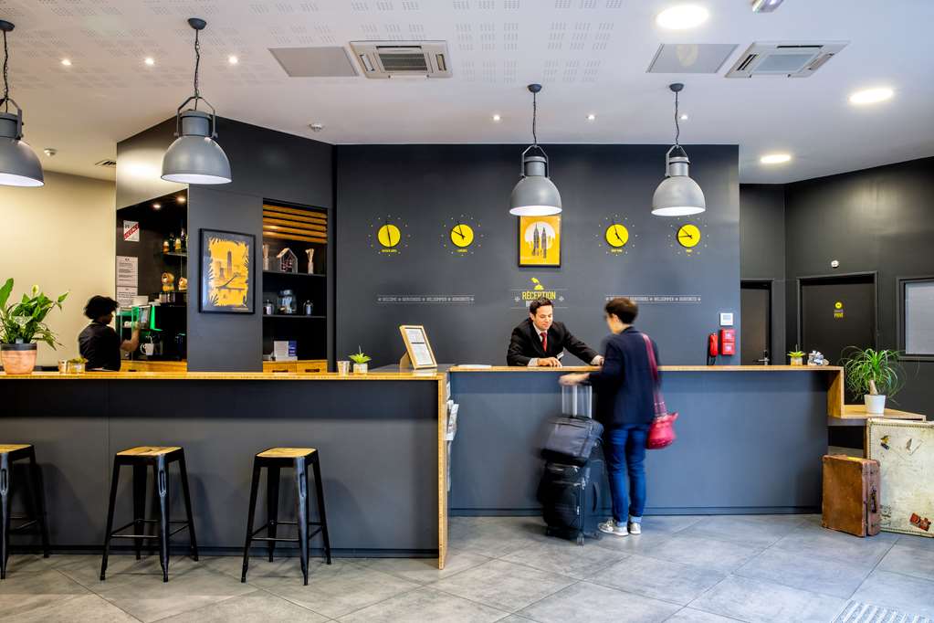 Best Western Plus Suitcase La Defense
