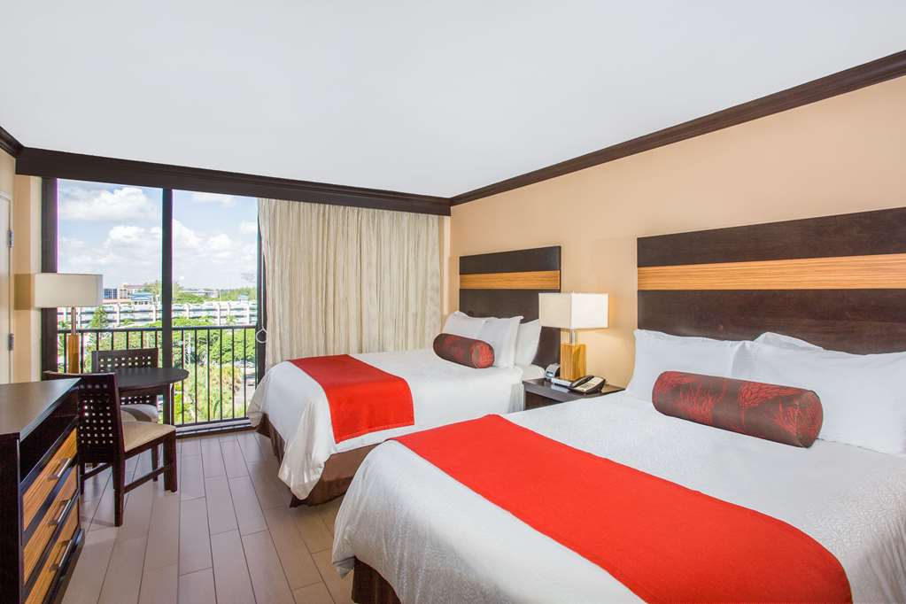 WYNDHAM DEERFIELD BEACH RESORT-guestroom-Guest Room,On-Site.jpg