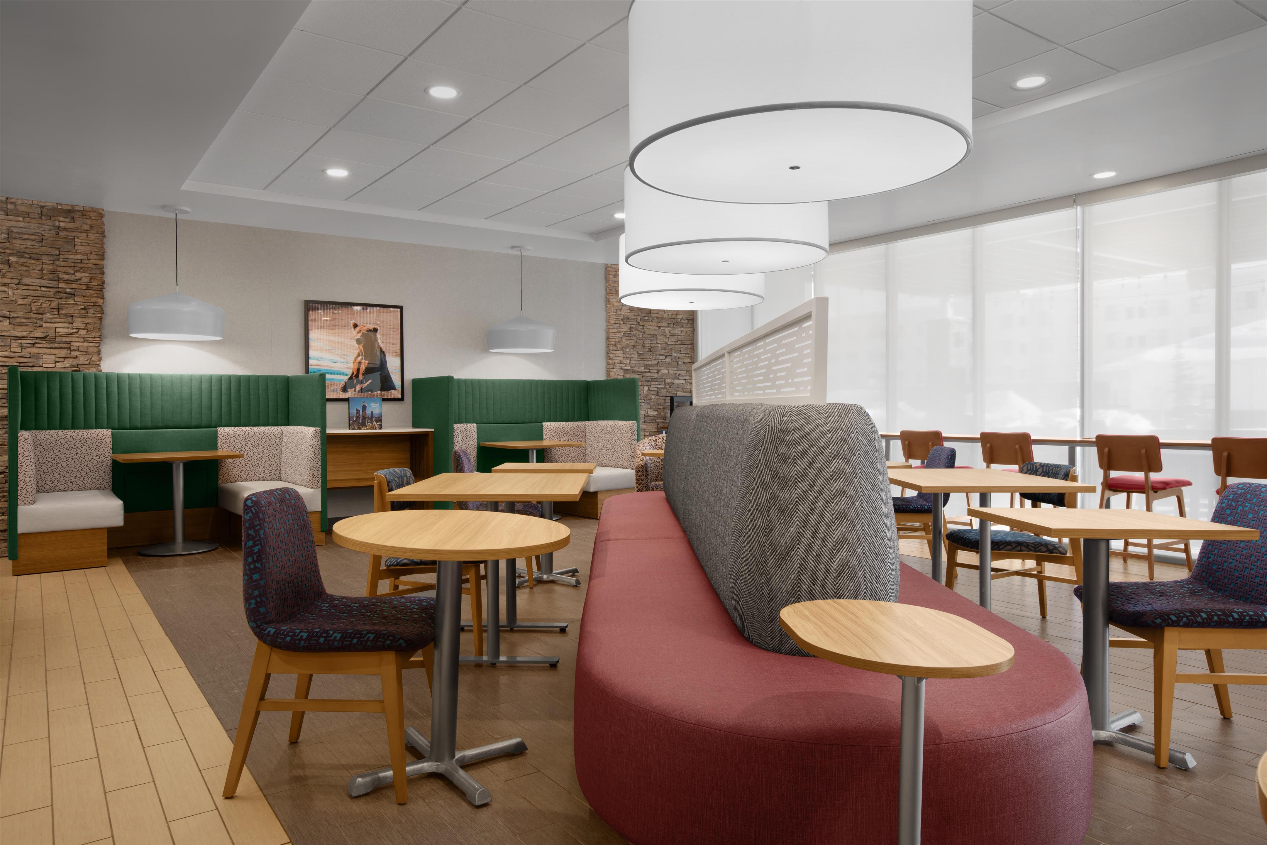 Lobby | Home2 Suites by Hilton Anchorage / Midtown