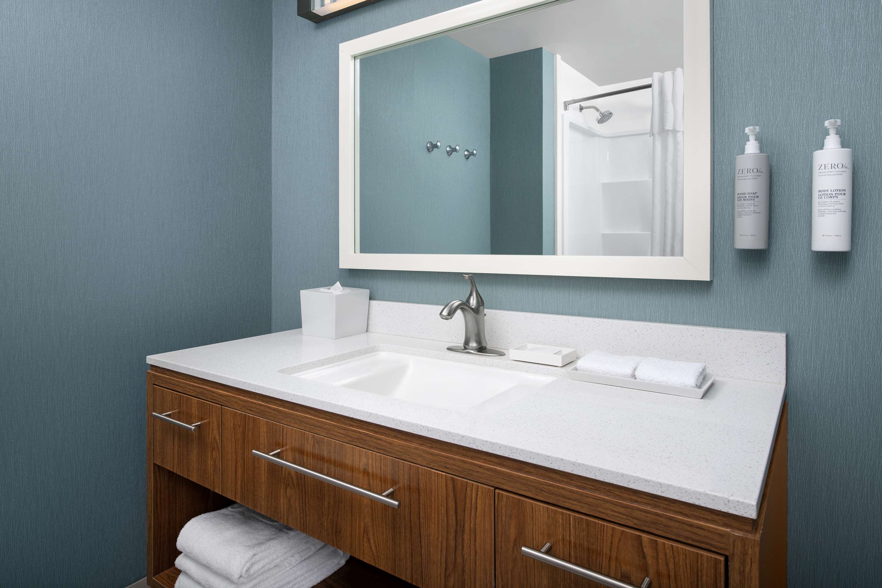 Guest room bath