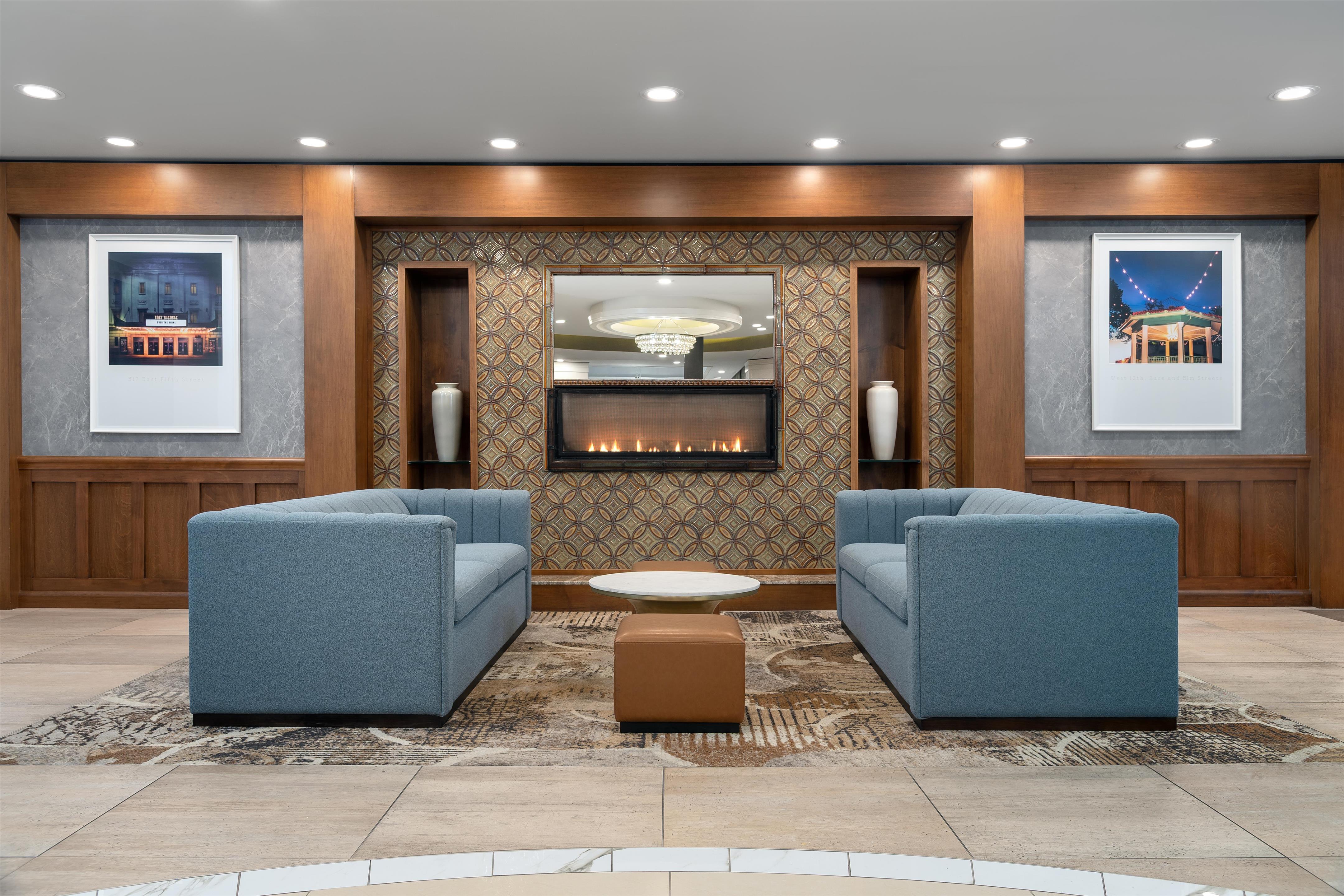 Lobby | Hampton Inn & Suites Cincinnati-Downtown