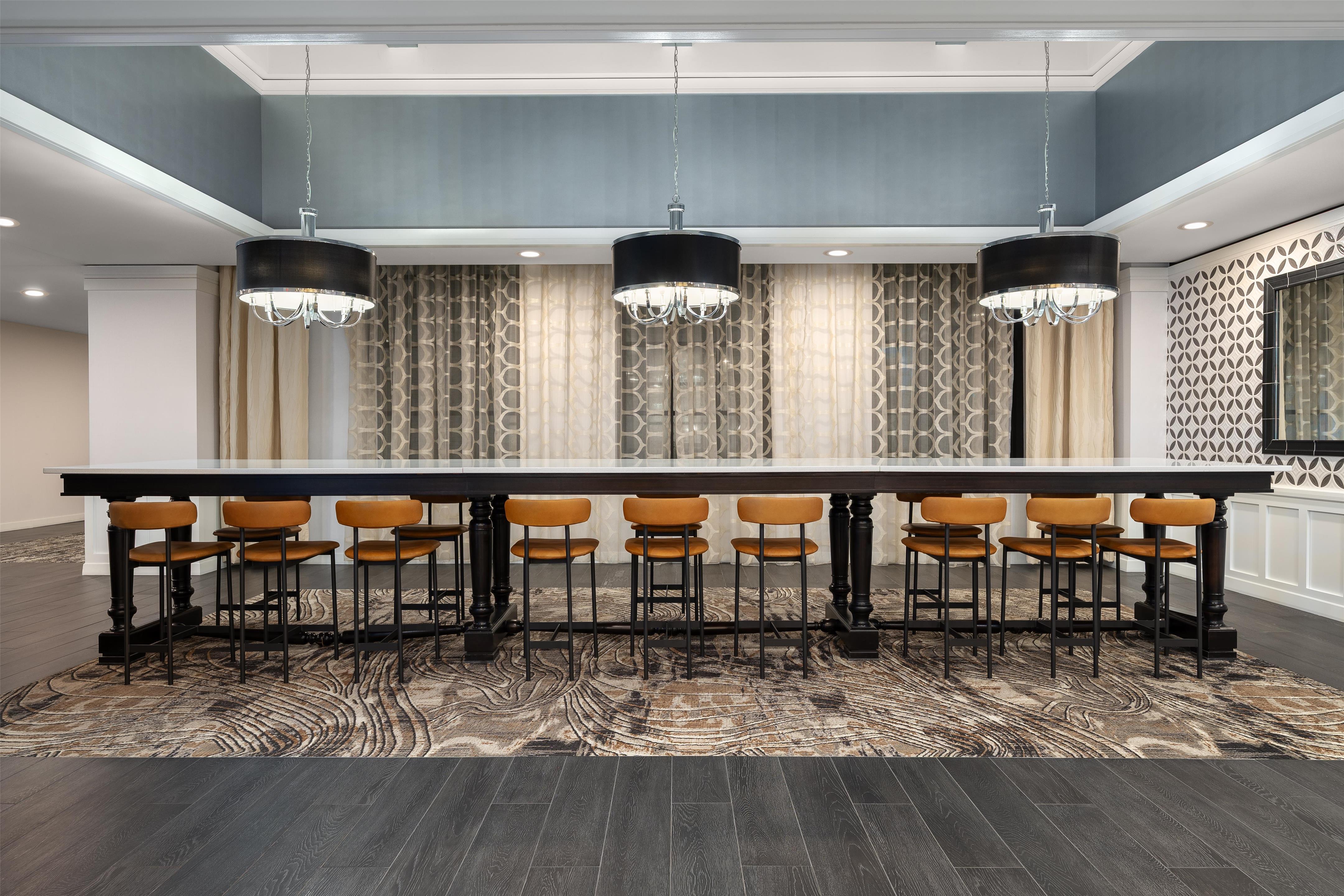 Lobby | Hampton Inn & Suites Cincinnati-Downtown