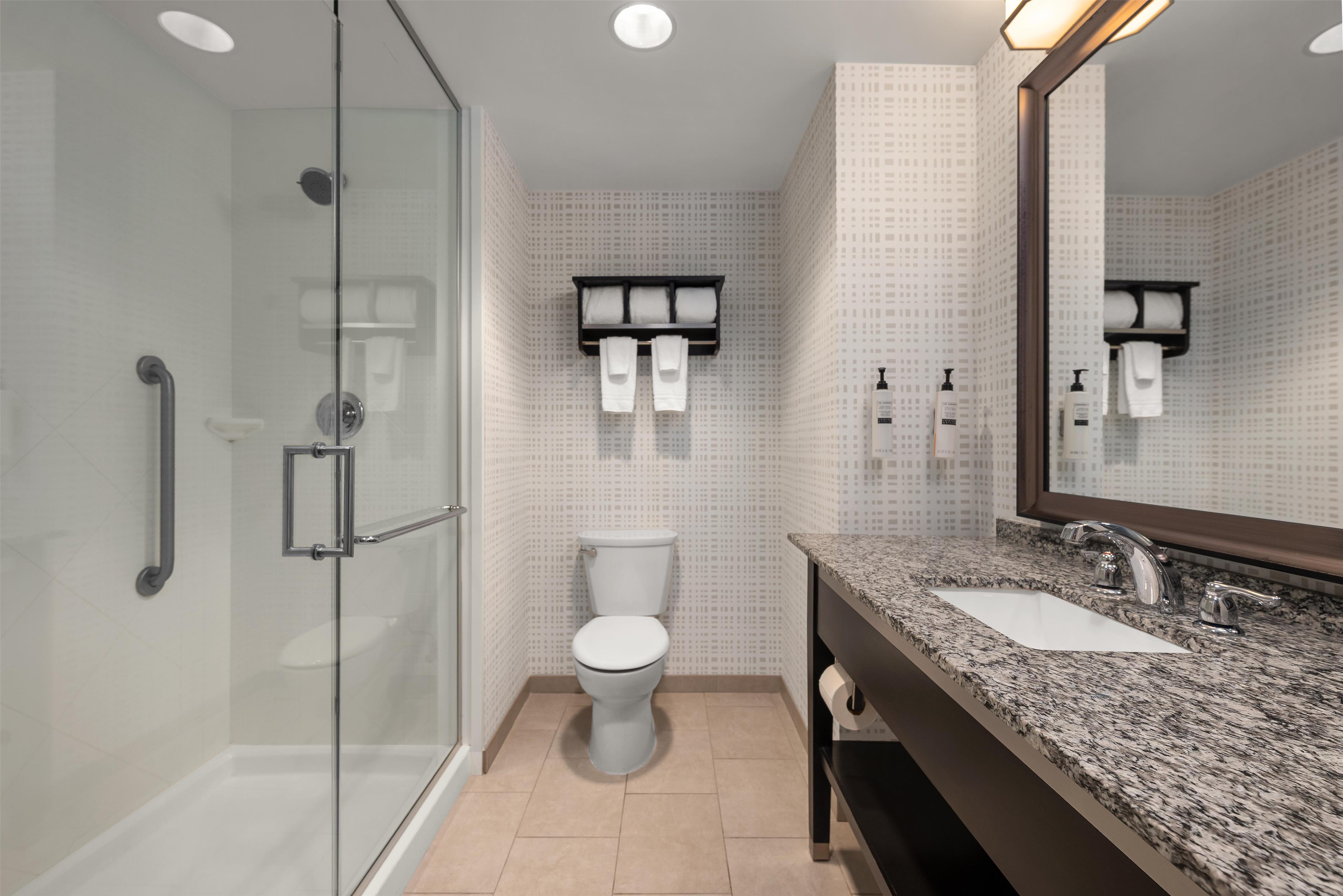 Guest room bath