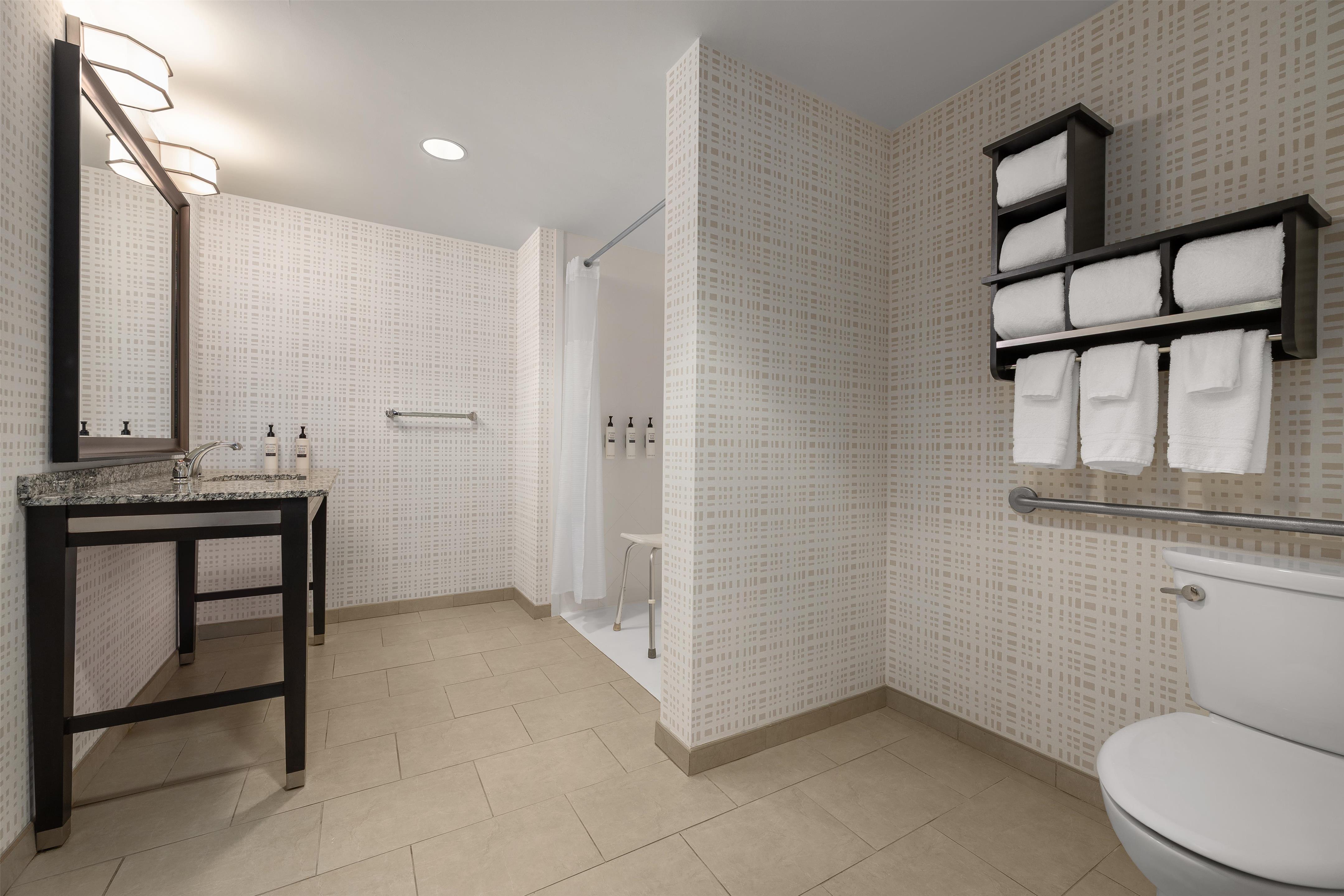 Guest room bath