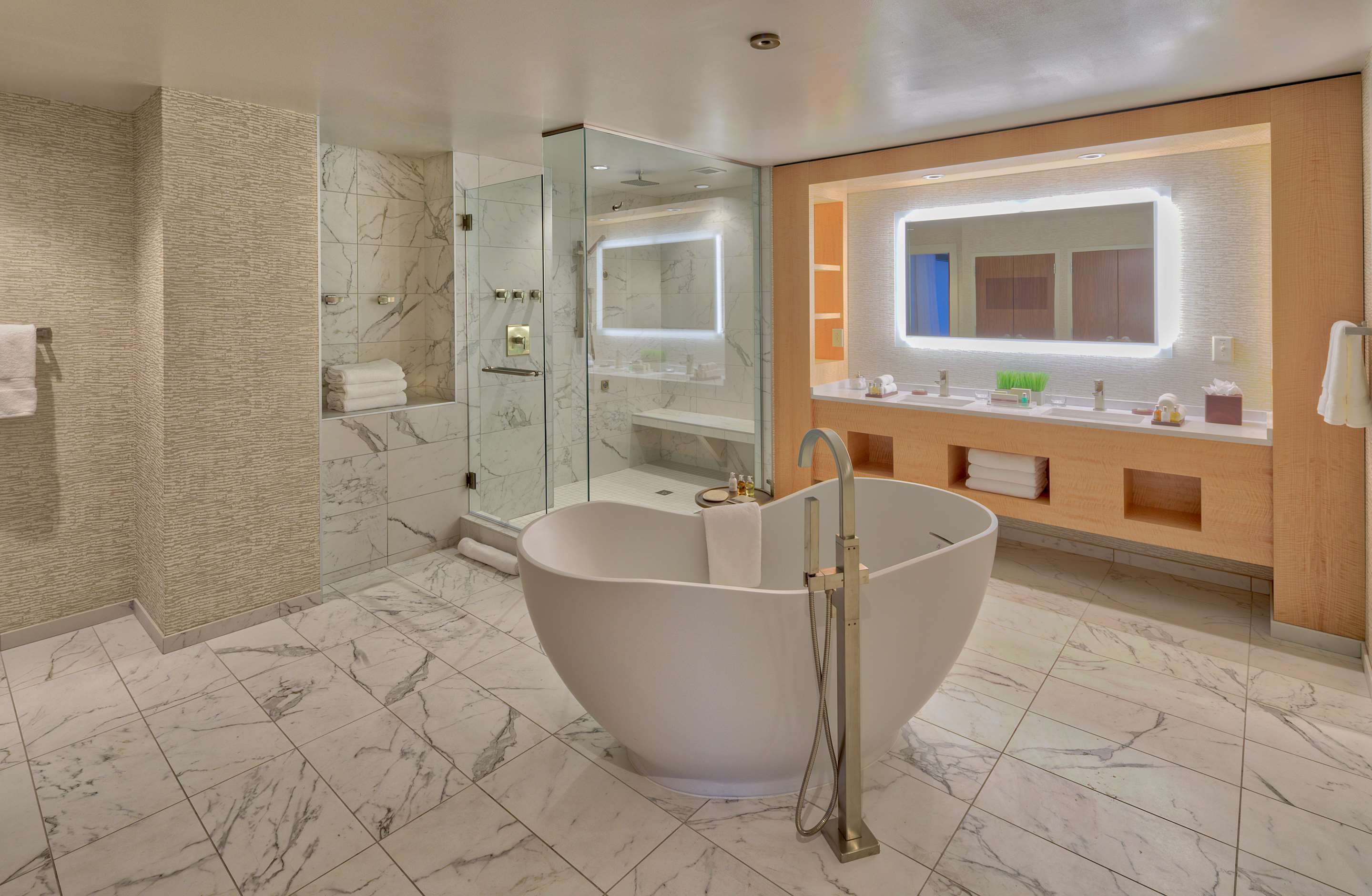 Guest room bath