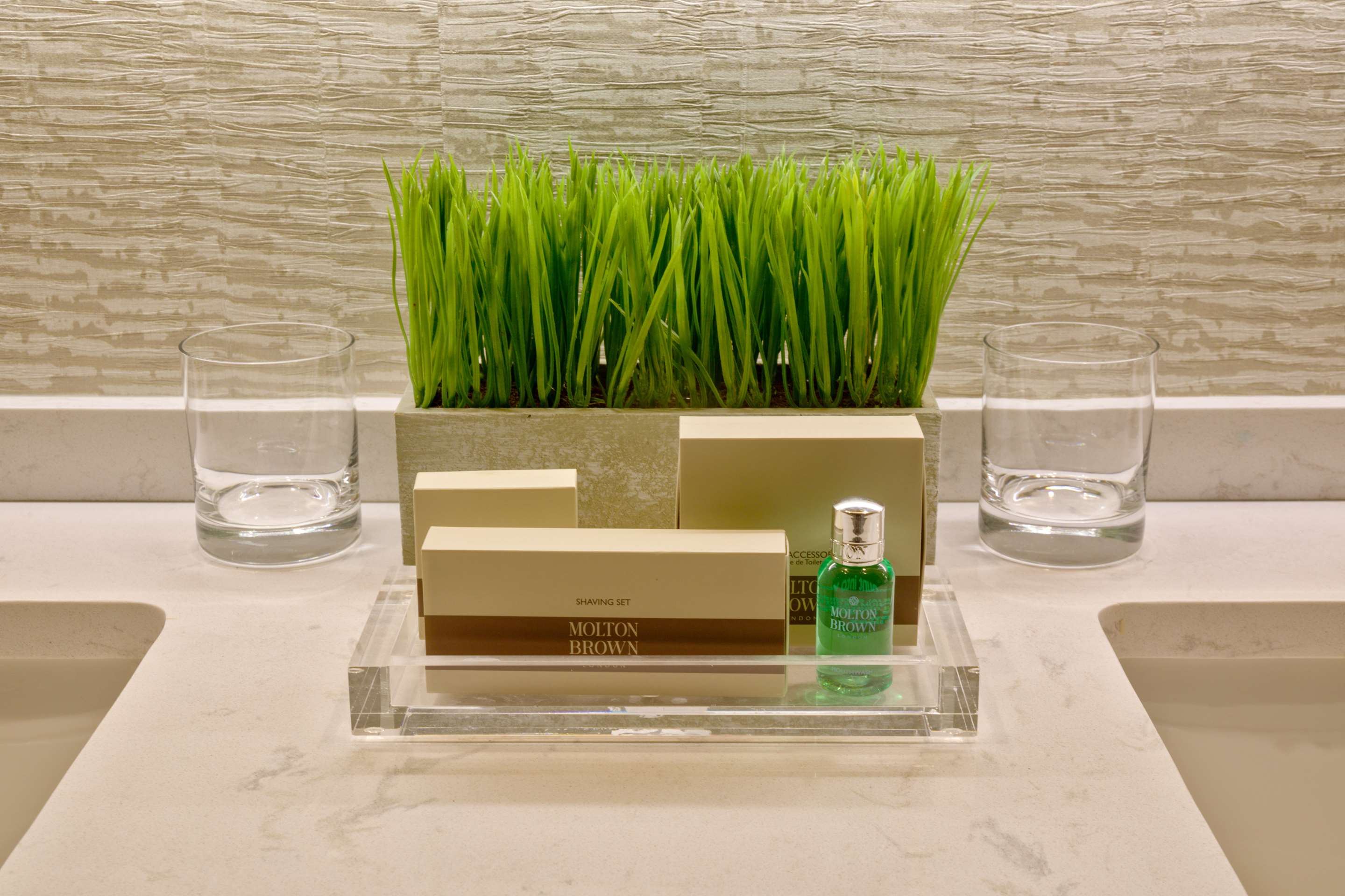 Guest room bath