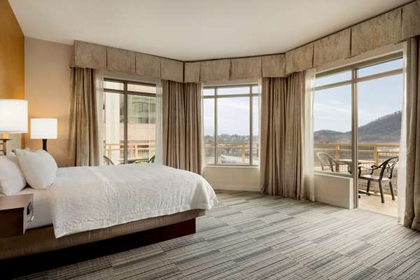  - Hampton Inn & Suites Downtown Roanoke