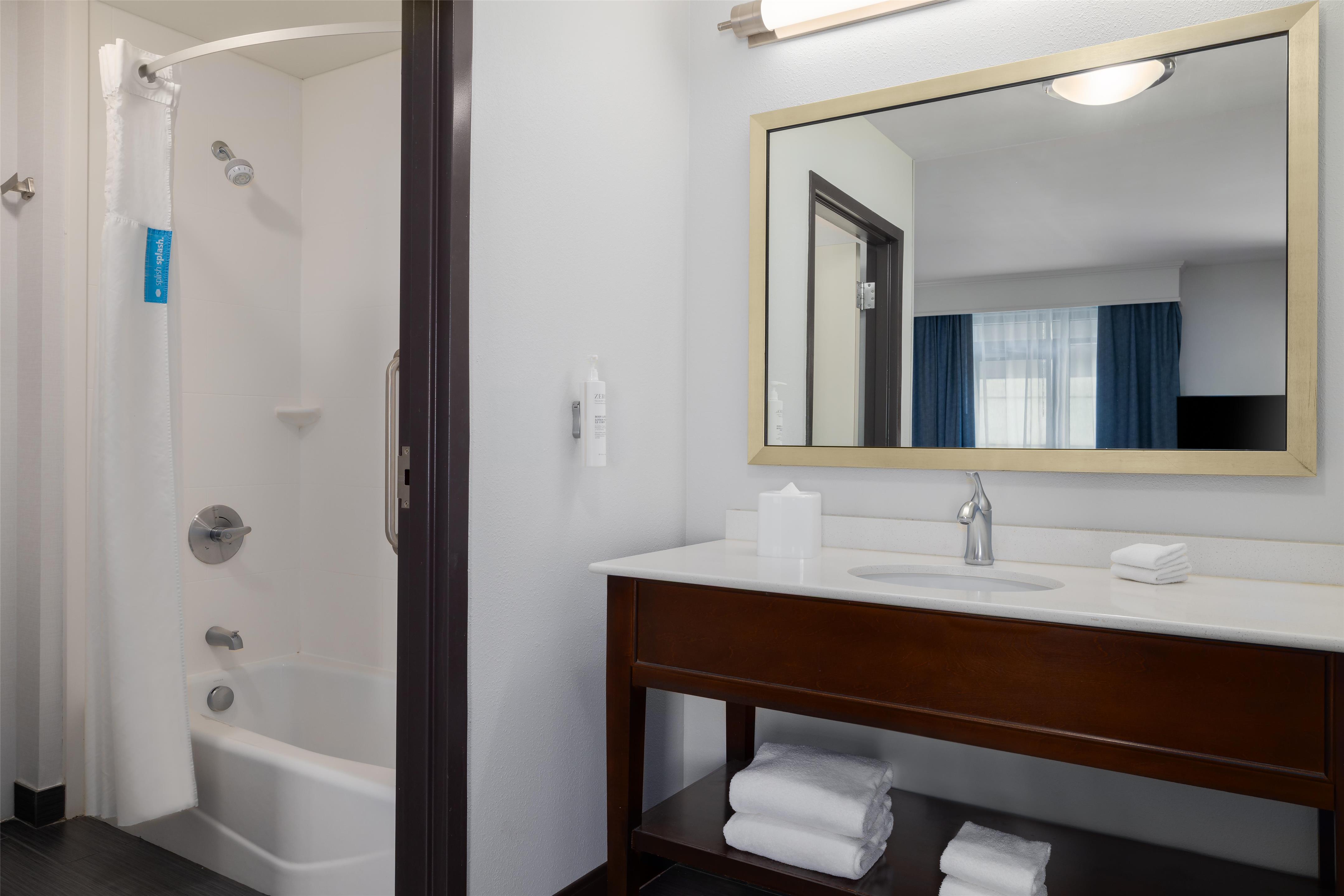 Guest room bath