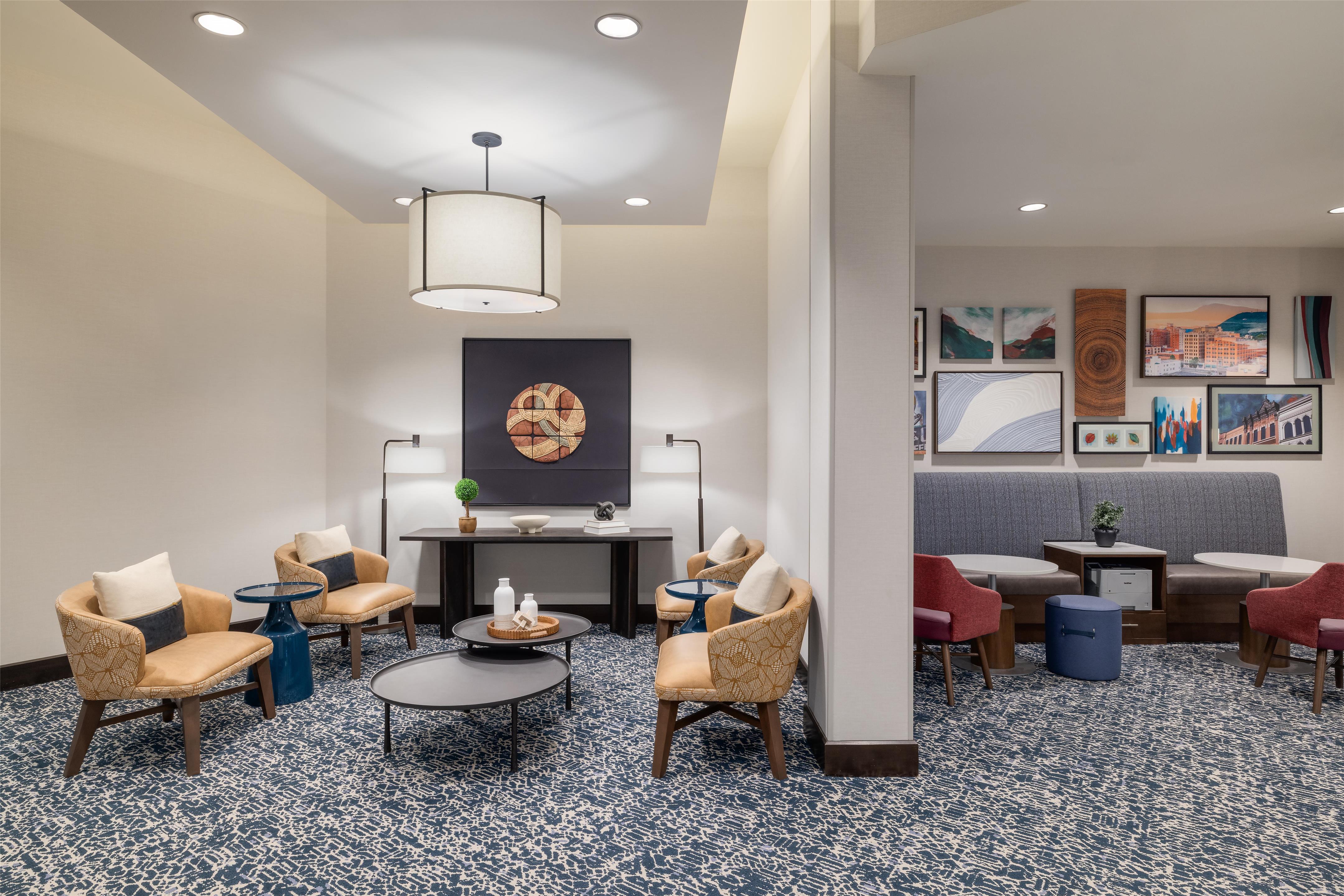 Lobby | Hampton Inn & Suites Roanoke-Downtown
