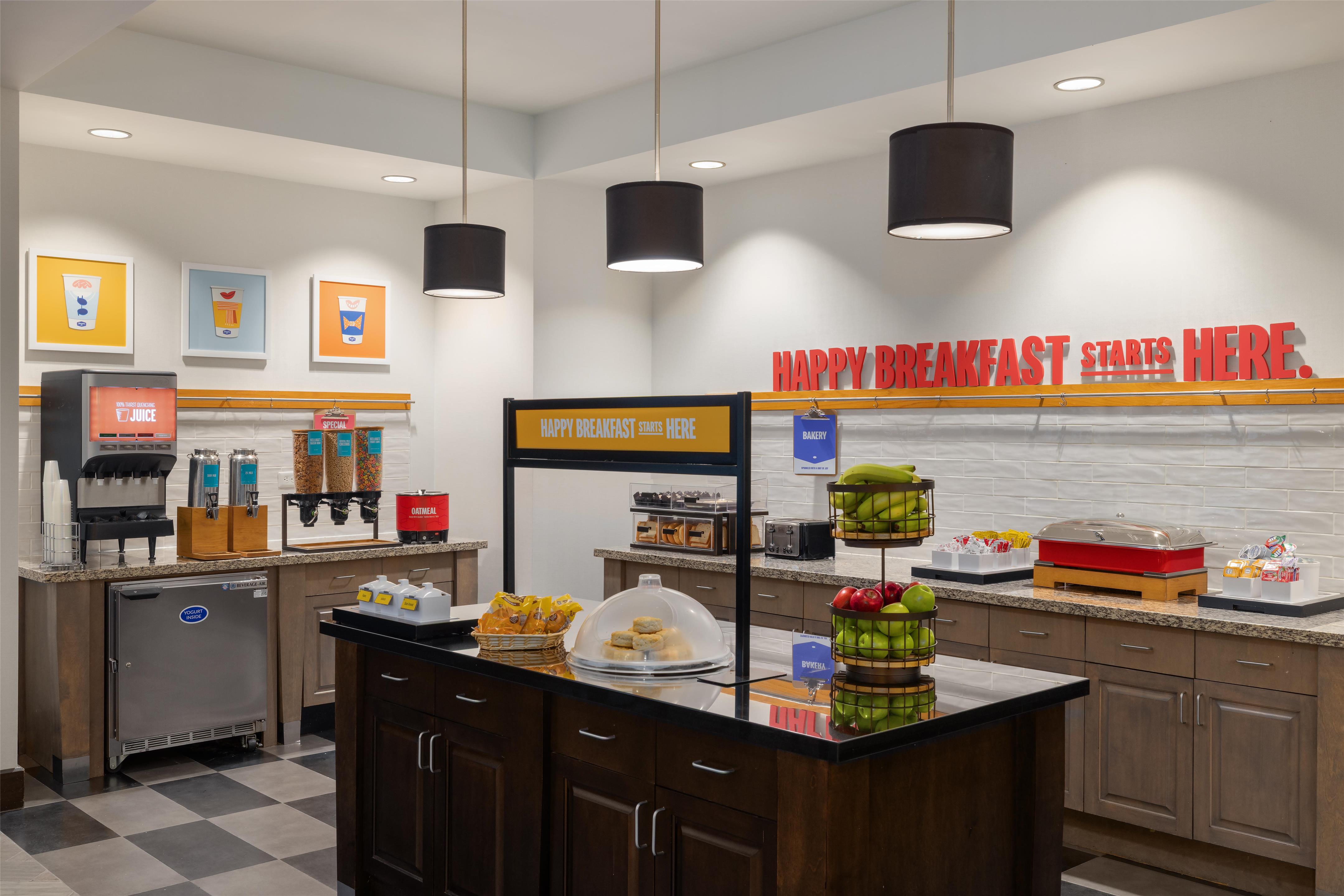 Breakfast Area | Hampton Inn & Suites Roanoke-Downtown