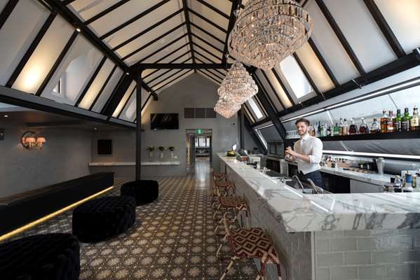 MAYFAIR HOTEL - Photo 9