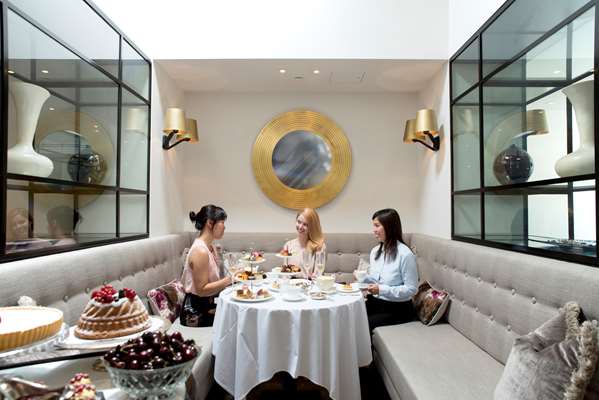 MAYFAIR HOTEL - Photo 10