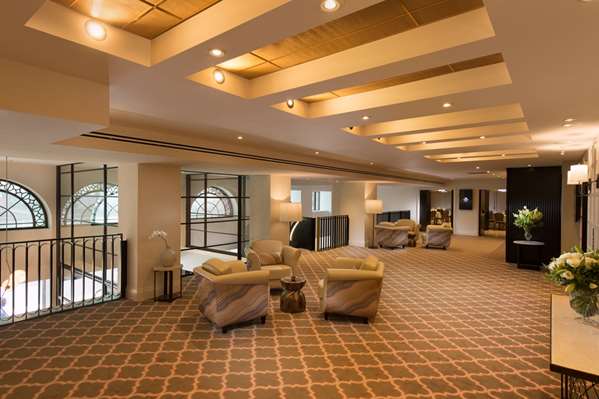 MAYFAIR HOTEL - Photo 15