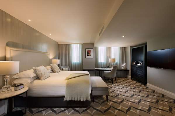 MAYFAIR HOTEL - Photo 18