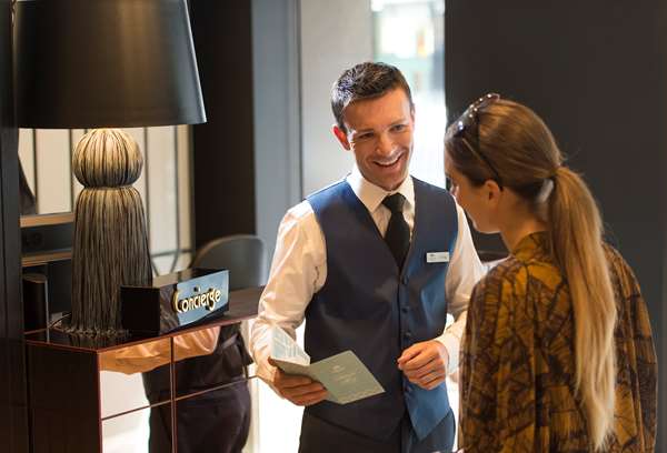 MAYFAIR HOTEL - Photo 3