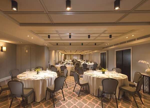 MAYFAIR HOTEL - Photo 5