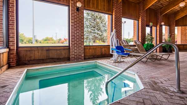 Pool - Best Western Muncie Hotel