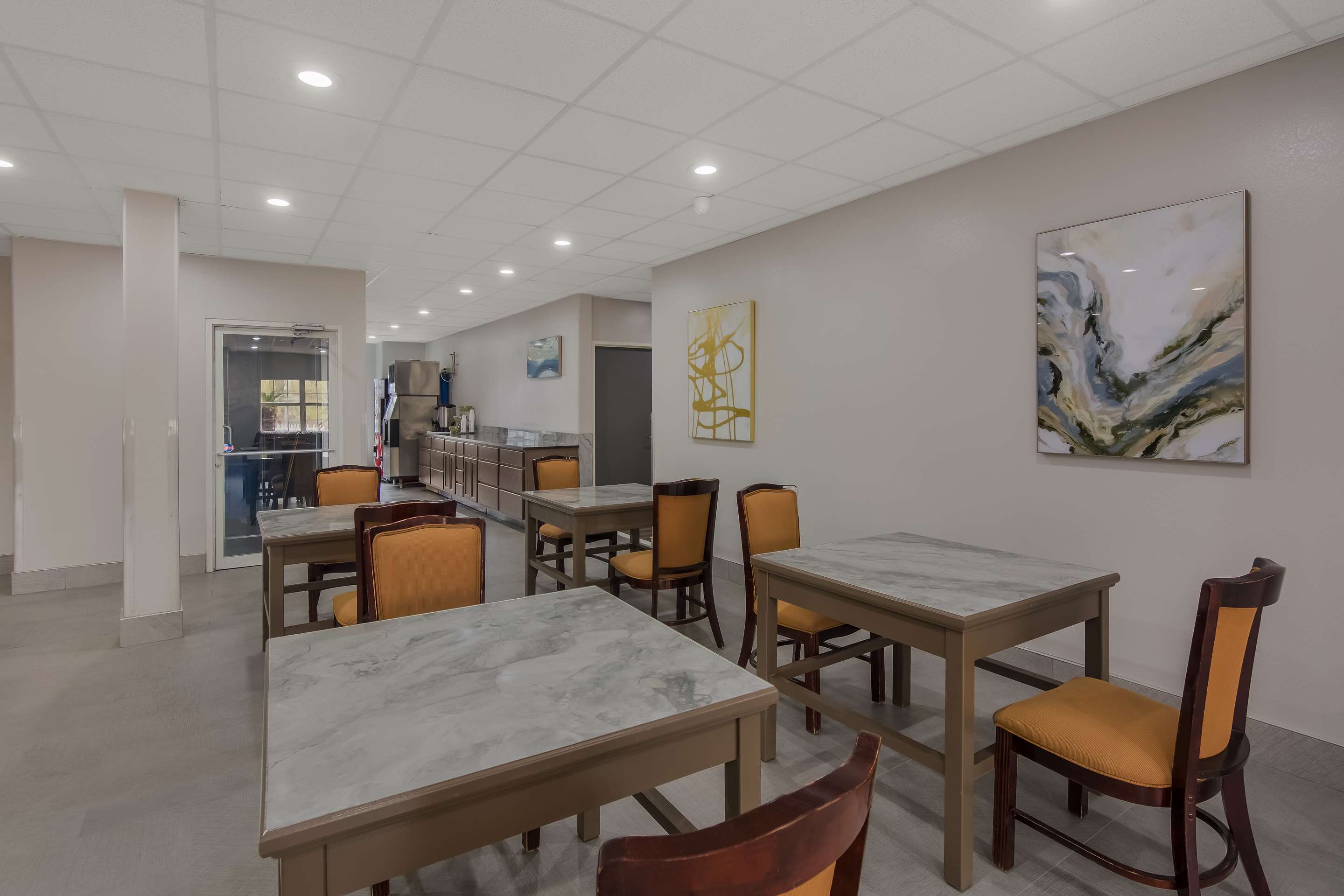 LA Lobby | Americas Best Value Inn and Suites Lake Charles