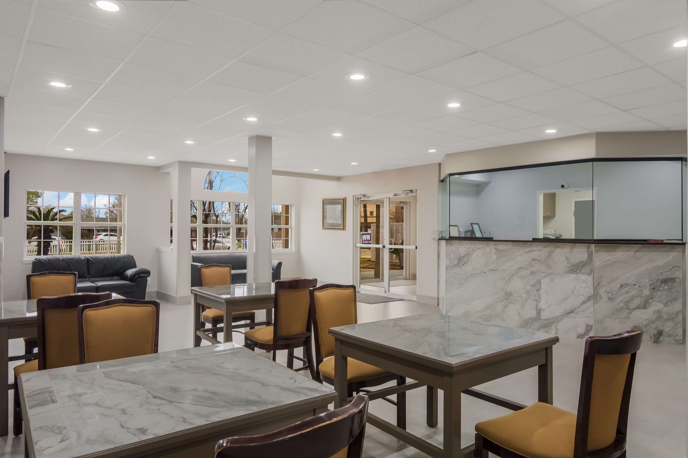 LA Lobby | Americas Best Value Inn and Suites Lake Charles