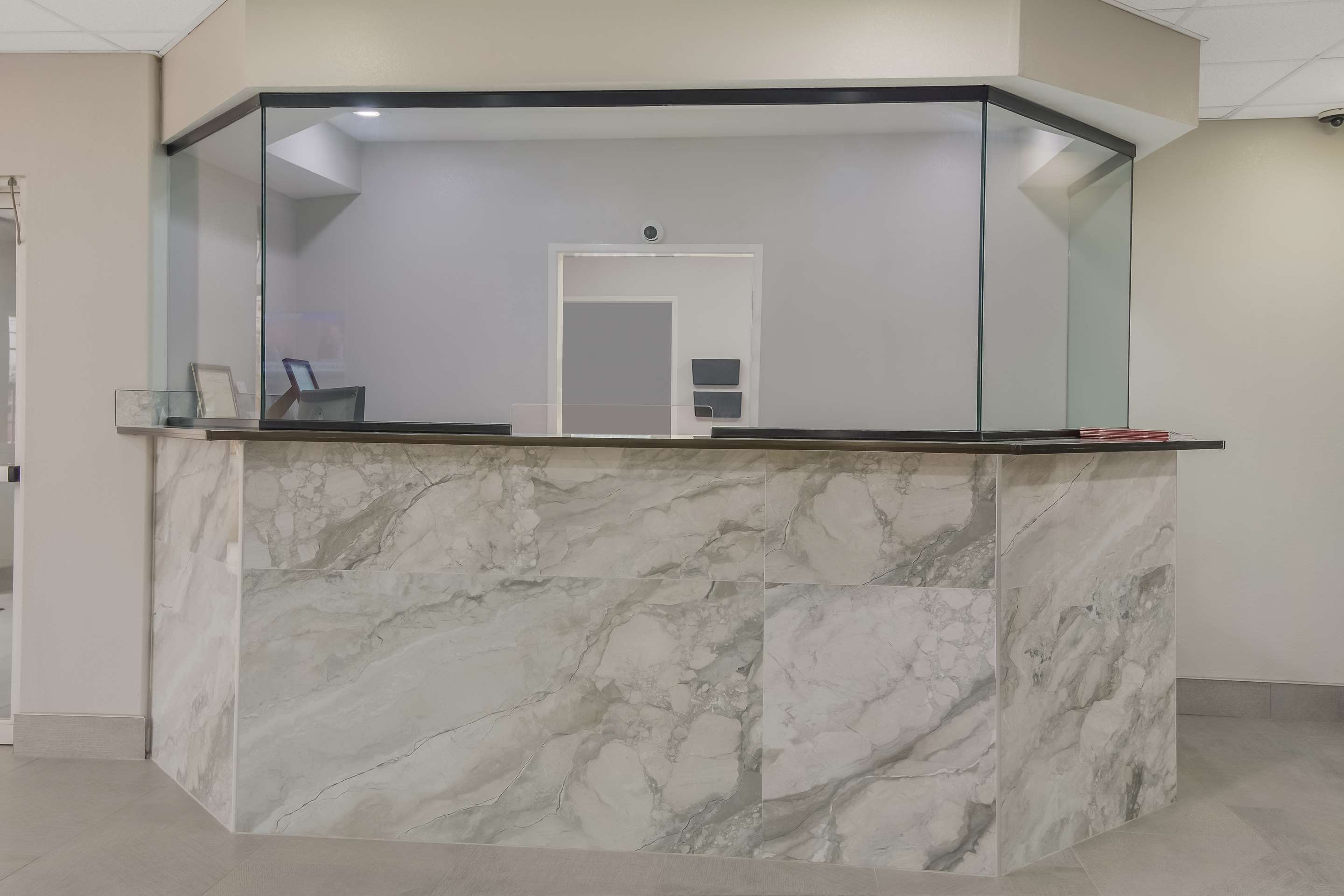 LA Lobby | Americas Best Value Inn and Suites Lake Charles
