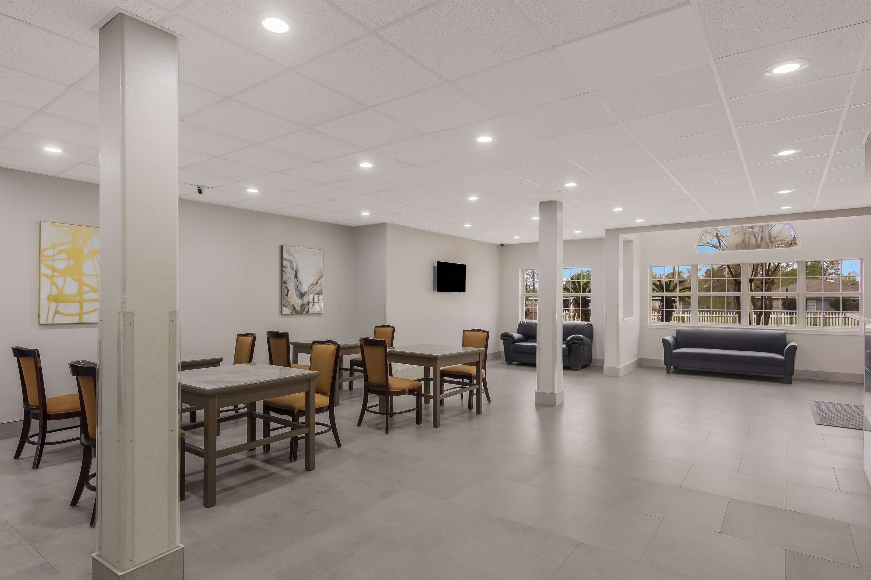 LA Lobby | Americas Best Value Inn and Suites Lake Charles