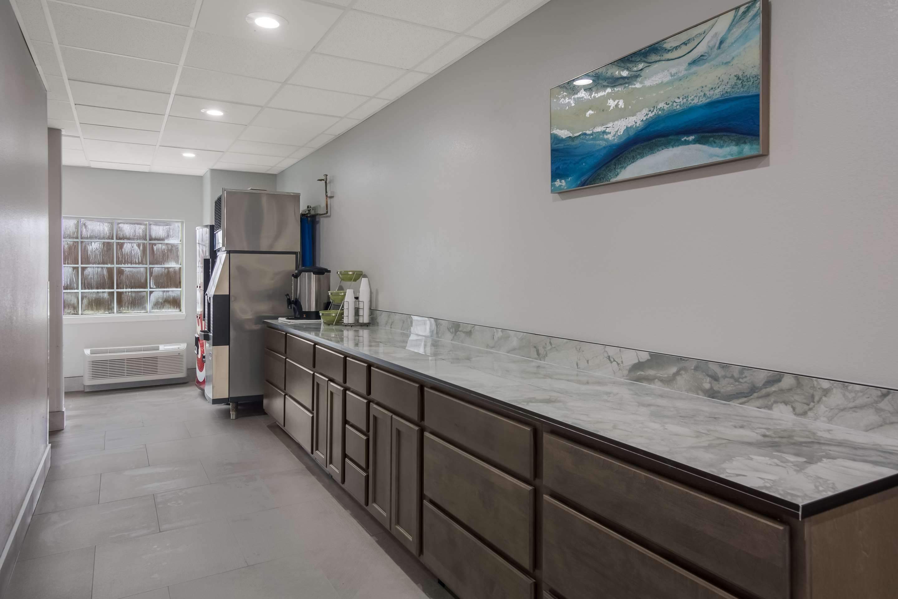 LA Lobby | Americas Best Value Inn and Suites Lake Charles