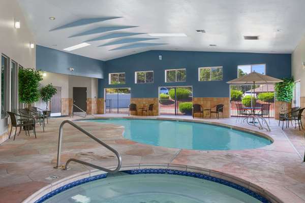 Pool - Days Inn Williams - I-40, Exit 161