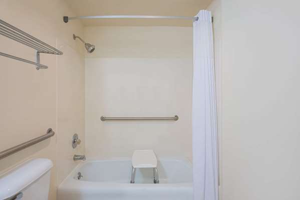  - Days Inn Fremont - I-80 & I-90, Exit 91