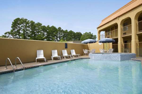 Pool - Days Inn Southaven - I-55 & I-69, Exit 291