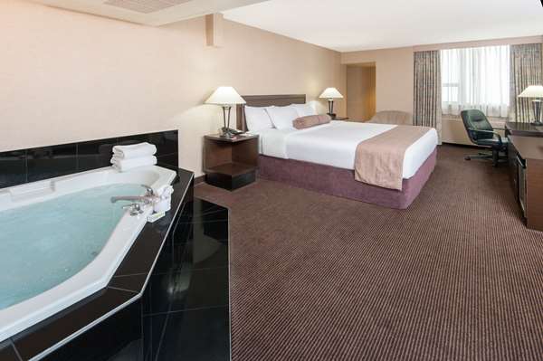 Suite - Ramada Hotel Downtown Calgary