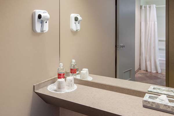  - Ramada Hotel Downtown Calgary