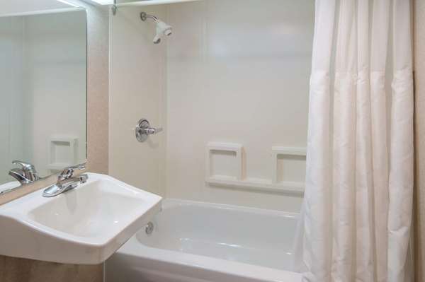  - Ramada Hotel Downtown Calgary