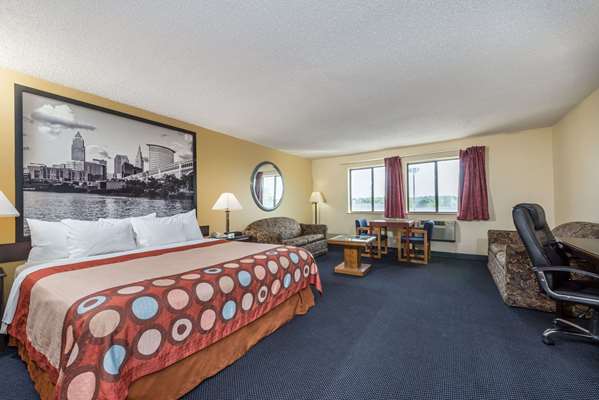 Suite - Super 8 Hotel Franklin - I-75, Exit 32